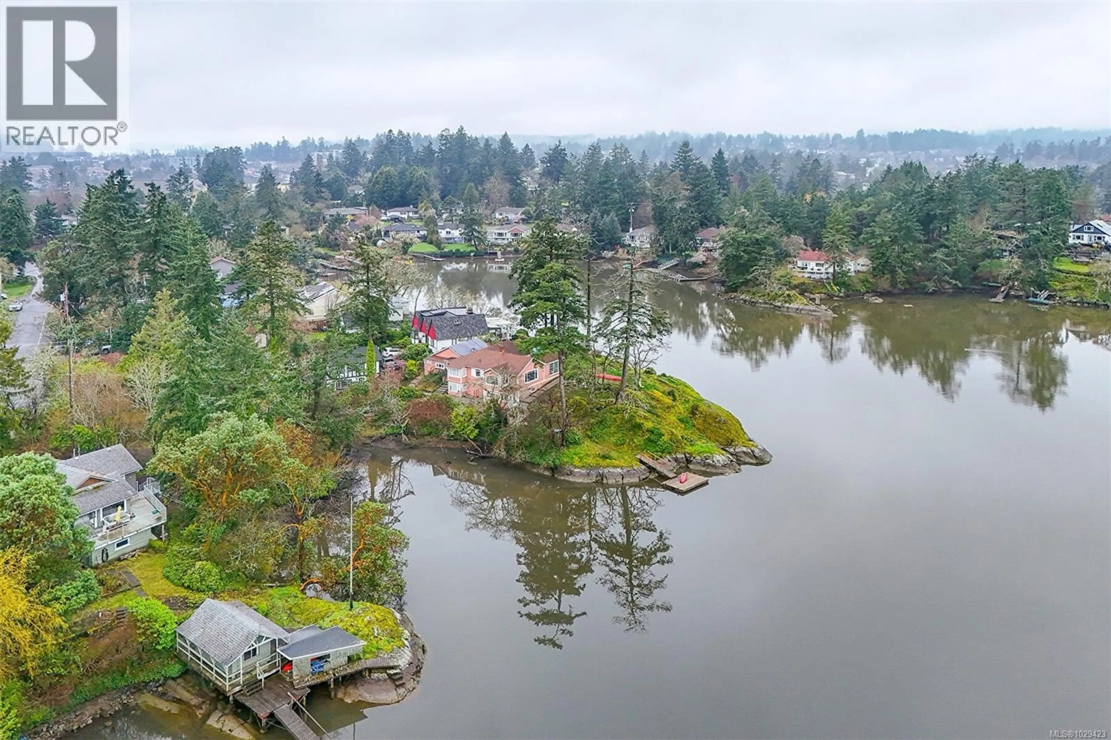 A pic from outside/outdoor area/front of a property/back of a property/a pic from drone, water/lake/river/ocean view for 2898 GLENWOOD AVENUE, Saanich British Columbia V9A2S2