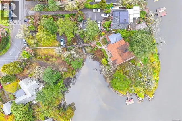 2898 GLENWOOD AVENUE, Saanich 2