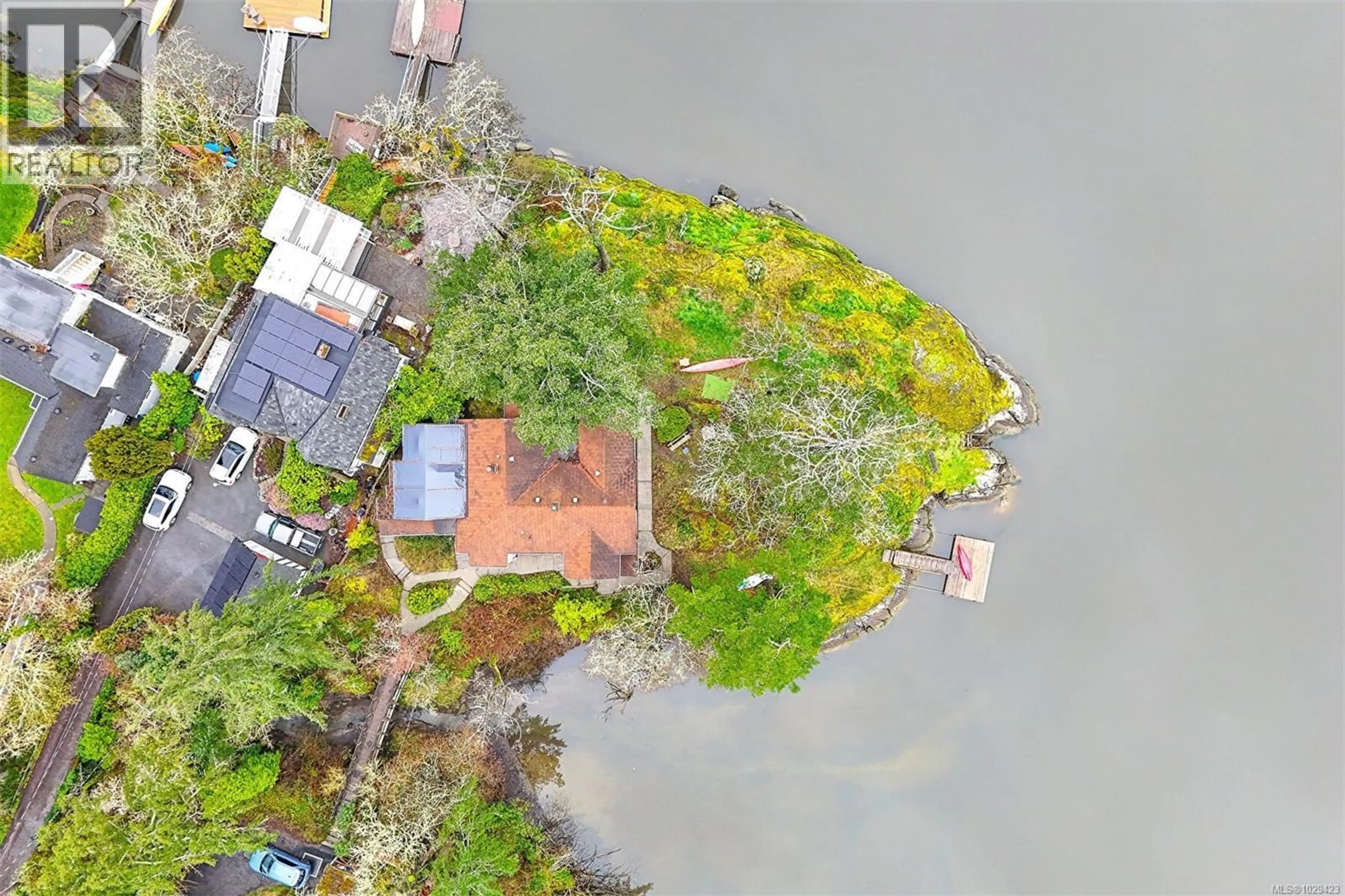 A pic from outside/outdoor area/front of a property/back of a property/a pic from drone, water/lake/river/ocean view for 2898 GLENWOOD AVENUE, Saanich British Columbia V9A2S2