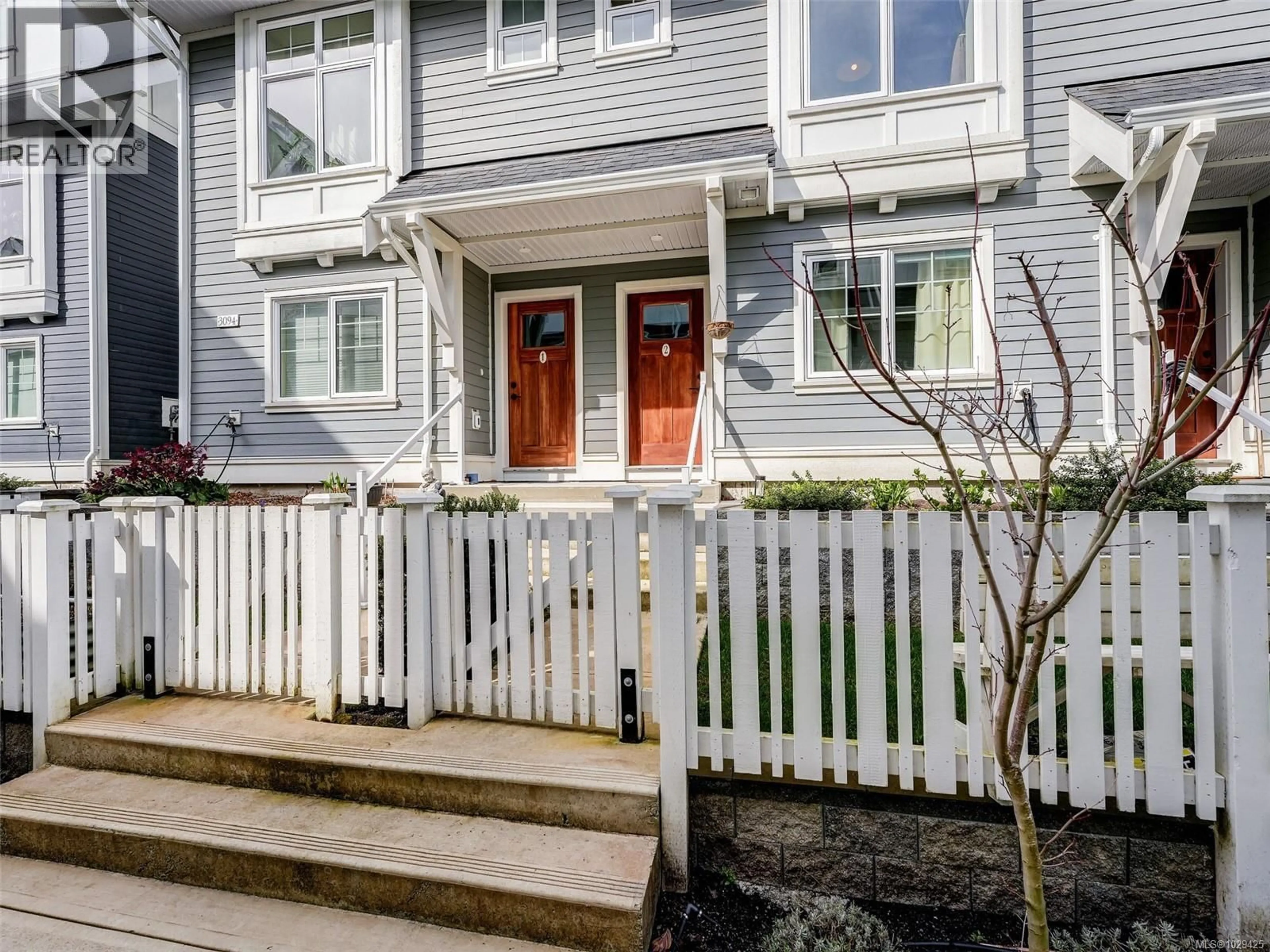 Home with vinyl exterior material, street for 2 - 3094 WASHINGTON AVENUE, Victoria British Columbia V9A0J5