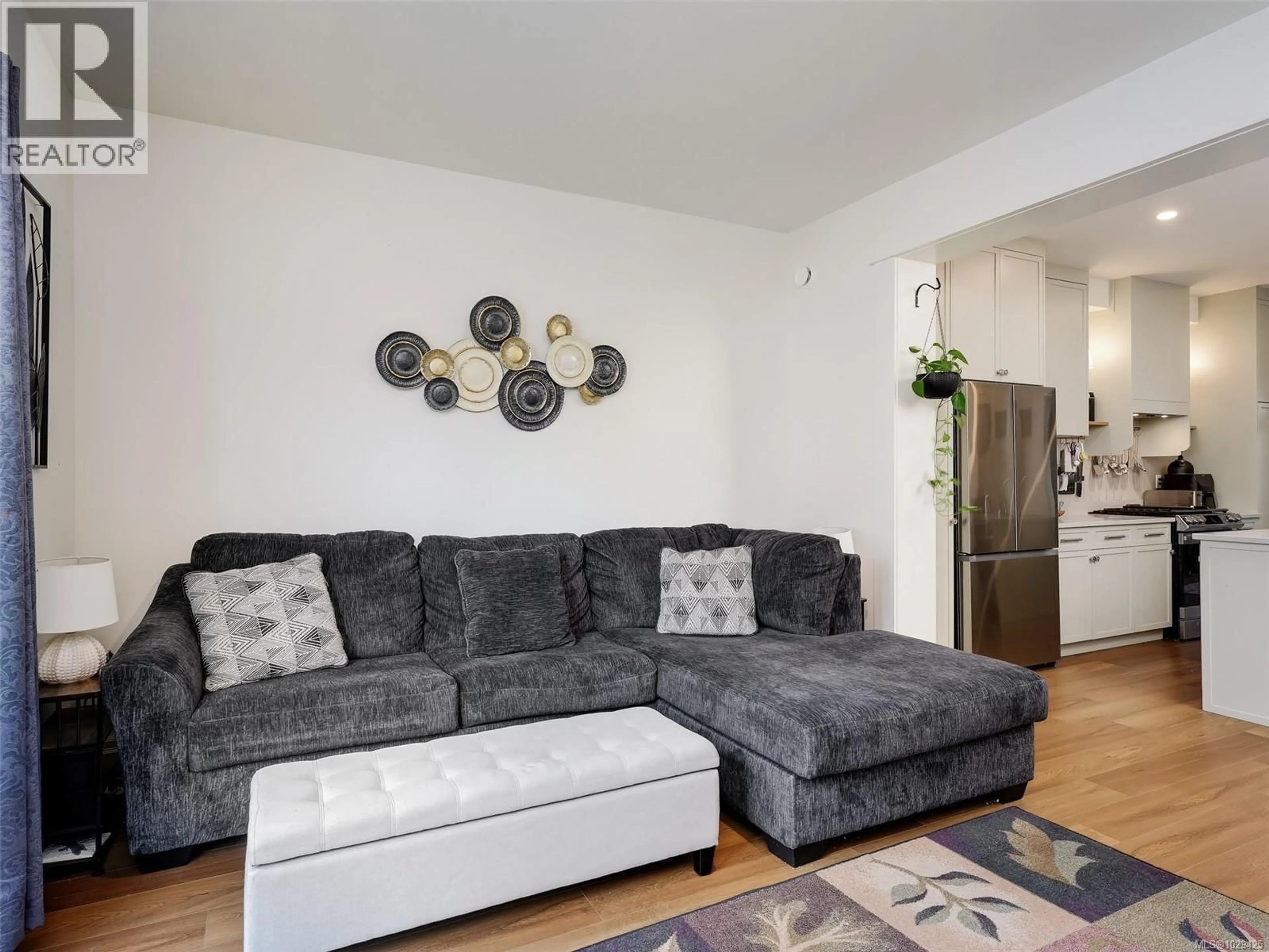 Living room with furniture, unknown for 2 - 3094 WASHINGTON AVENUE, Victoria British Columbia V9A0J5