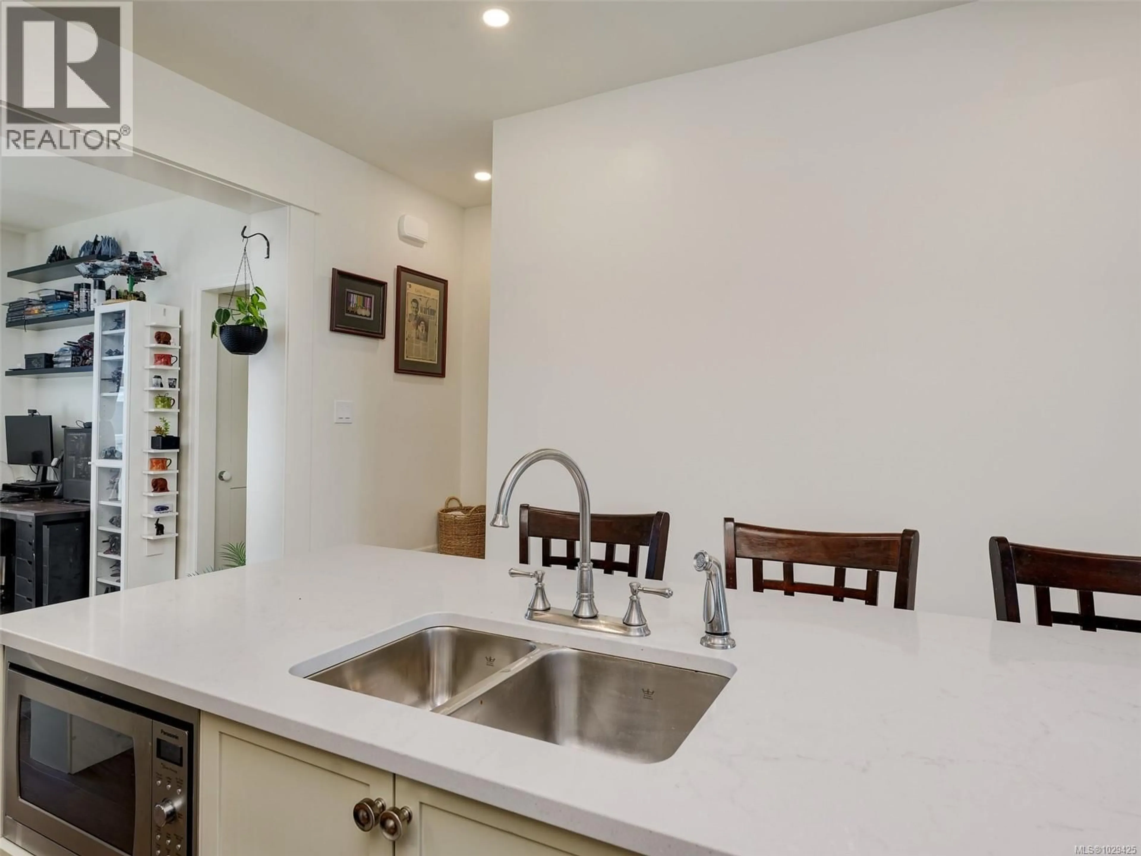 Standard kitchen, unknown for 2 - 3094 WASHINGTON AVENUE, Victoria British Columbia V9A0J5