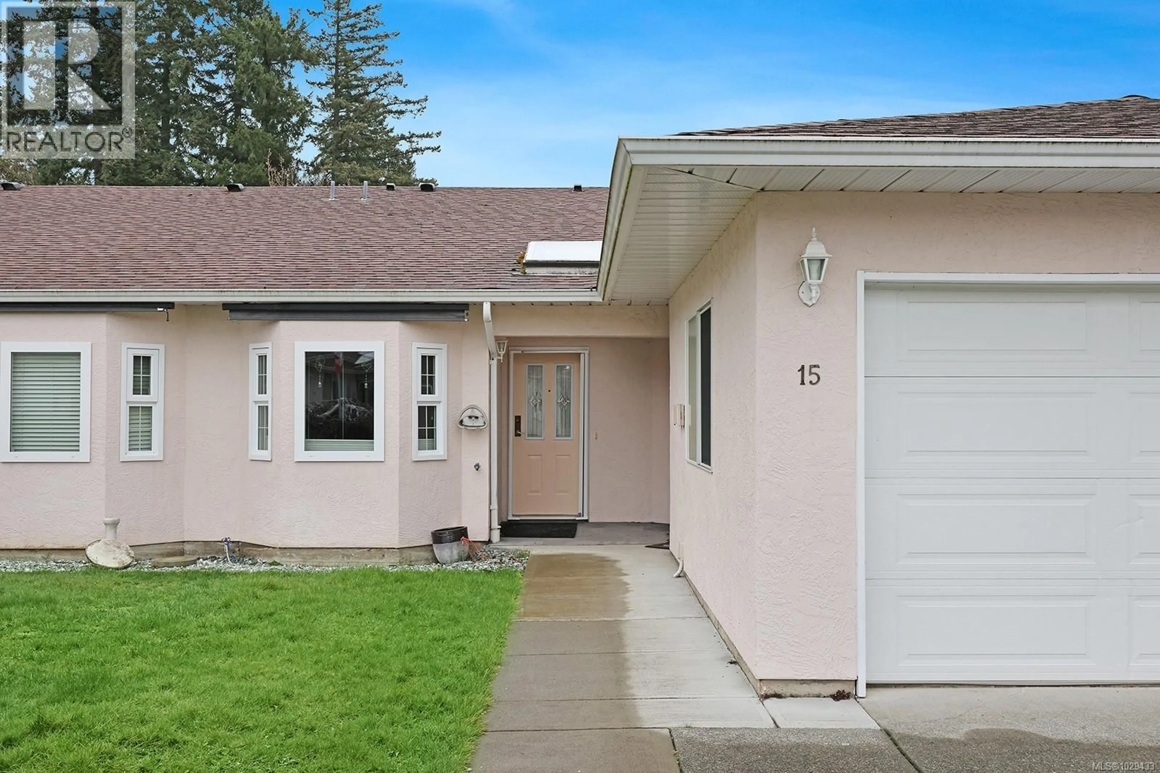 Home with vinyl exterior material, street for 15 - 2030 ROBB AVENUE, Comox British Columbia V9M1M1