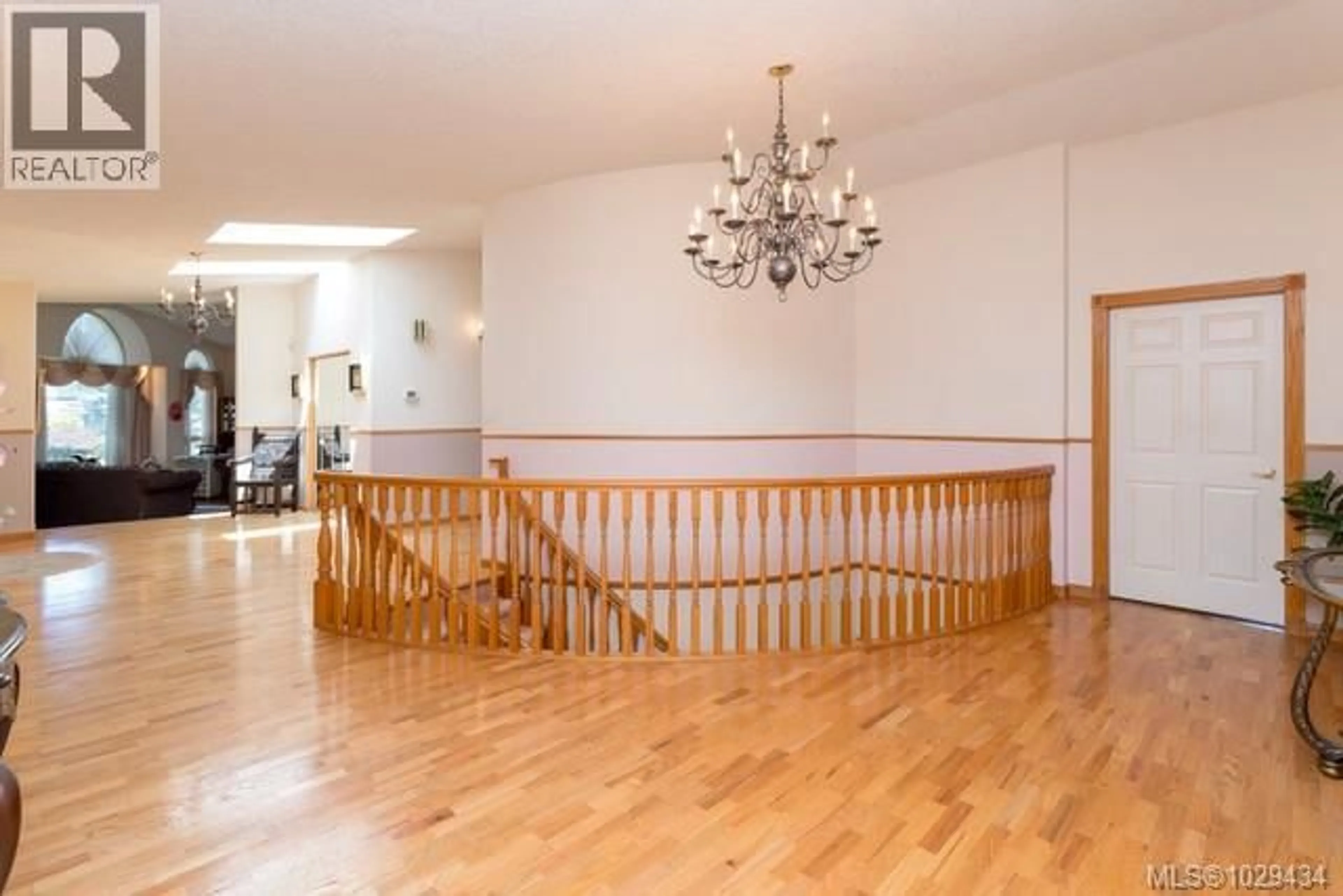 Indoor foyer for 4405 MOONLIGHT LANE, Saanich British Columbia V8N6K7