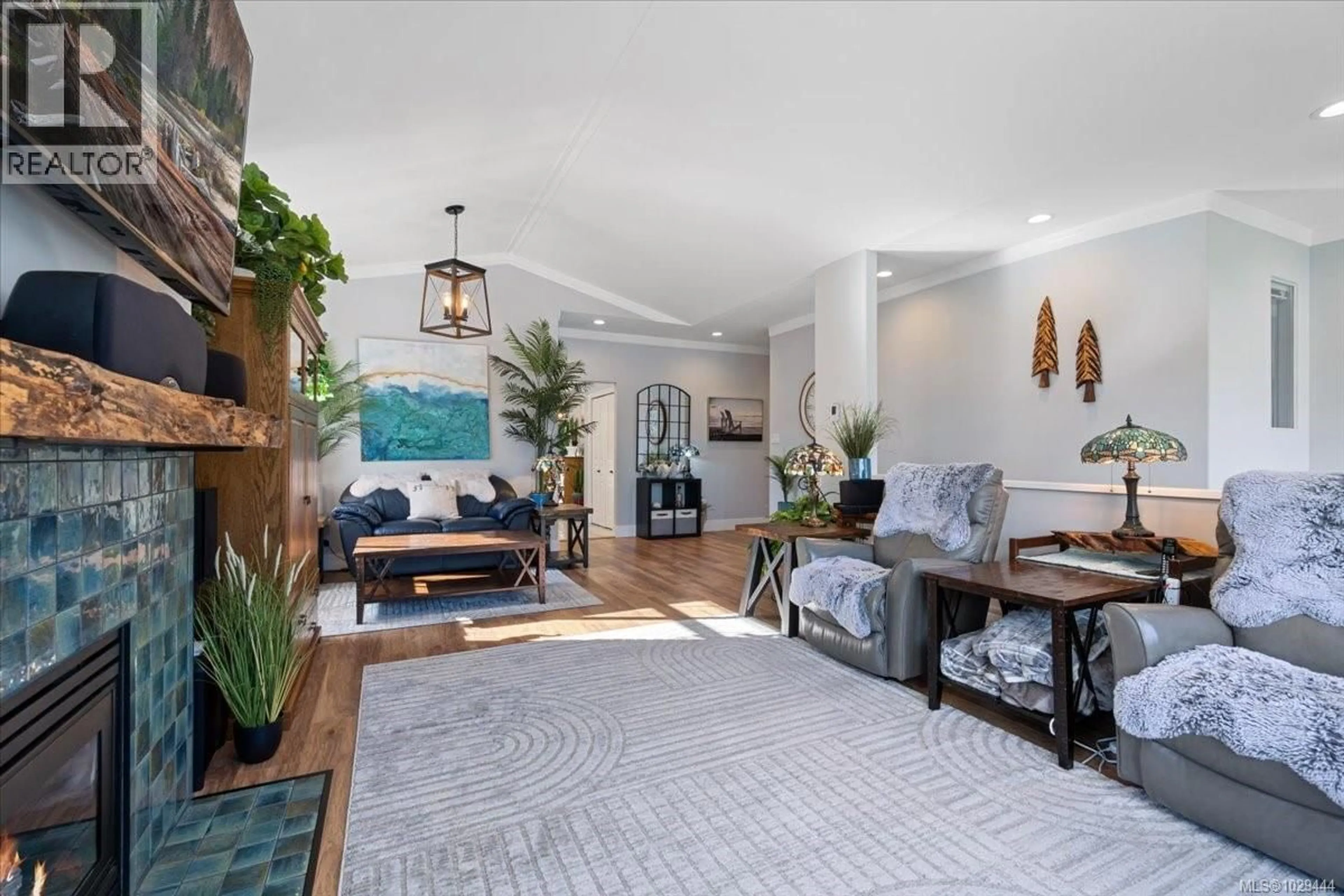 Living room with furniture, unknown for 1254 SATURNA DRIVE, Parksville British Columbia V9P2X5