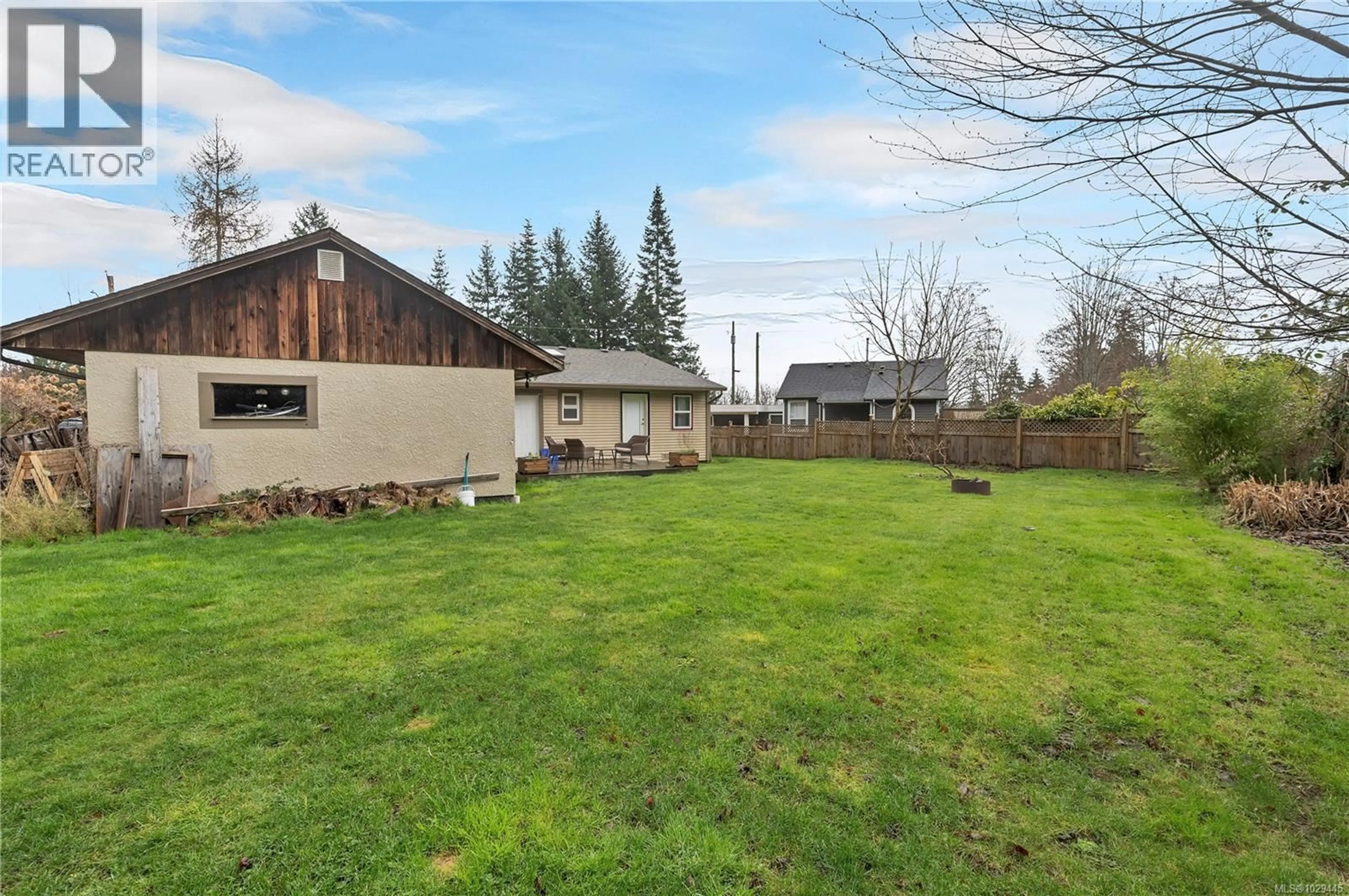 A pic from outside/outdoor area/front of a property/back of a property/a pic from drone, unknown for 2692 VALLEJO ROAD, Campbell River British Columbia V9W4W7