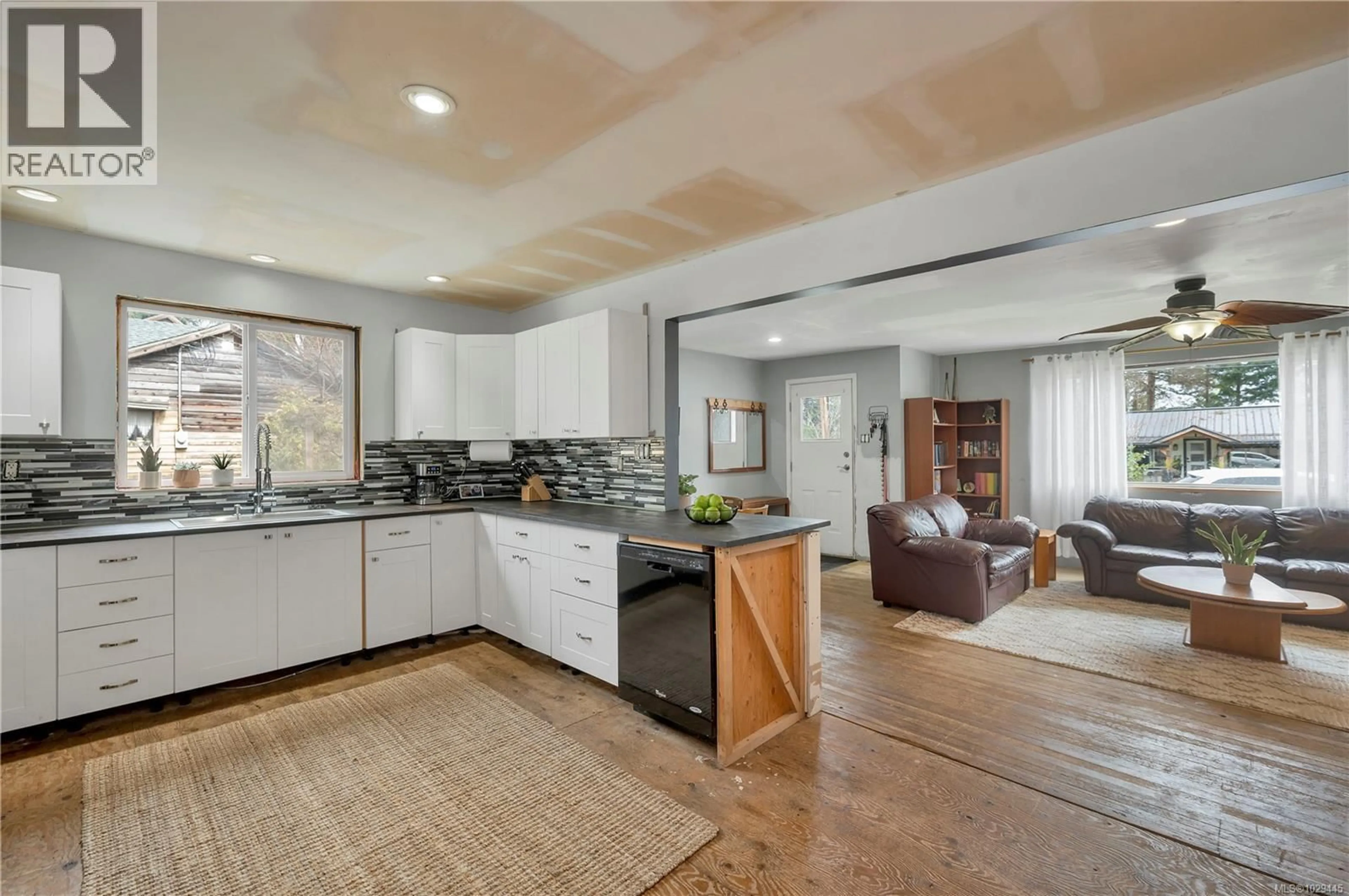 Open concept kitchen, ceramic/tile floor for 2692 VALLEJO ROAD, Campbell River British Columbia V9W4W7