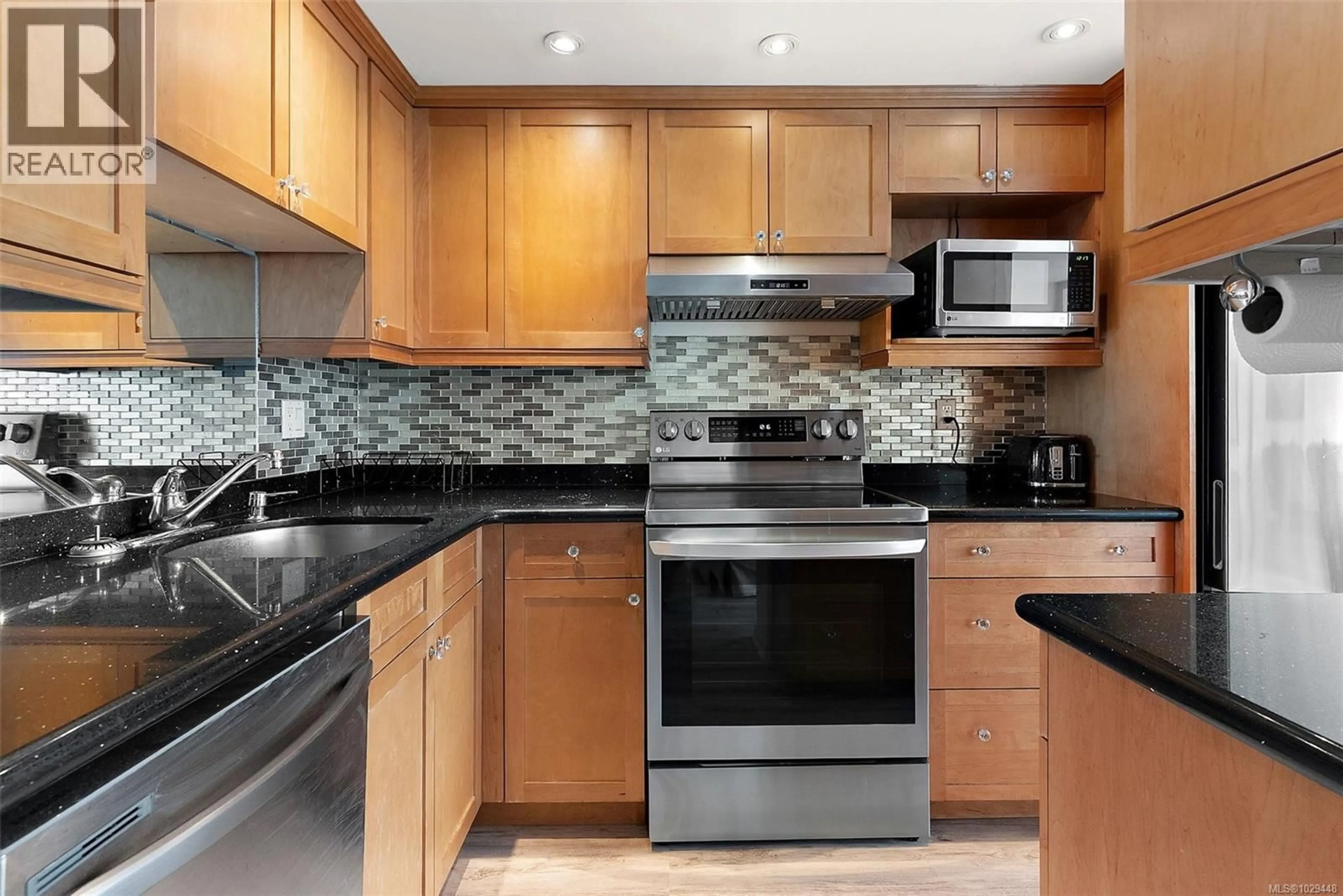 Standard kitchen, unknown for 104 - 325 MAITLAND STREET, Victoria British Columbia V9A7E9