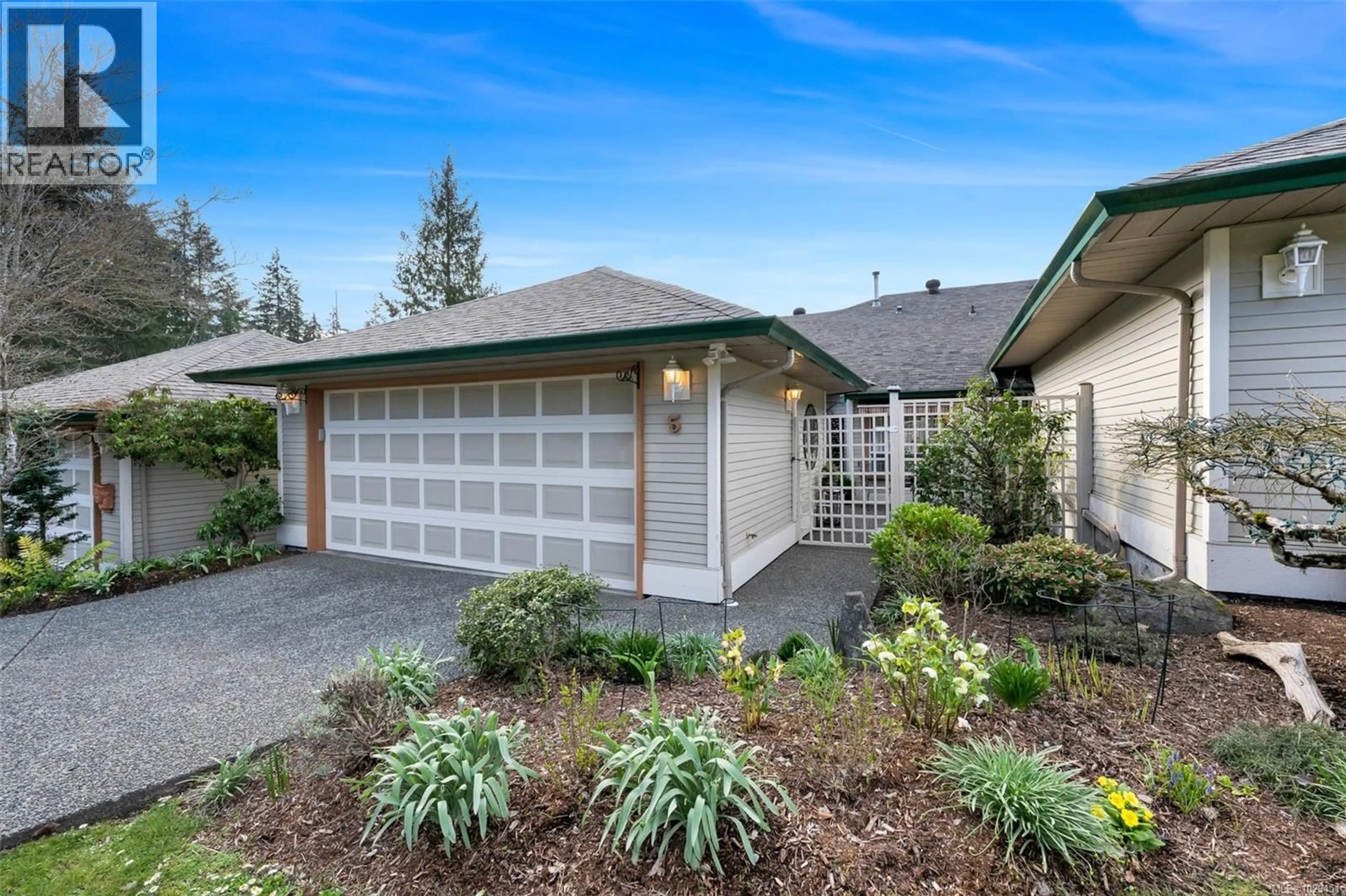 Home with vinyl exterior material, street for 5 - 6000 ST. ANN'S DRIVE, Duncan British Columbia V9L5T1