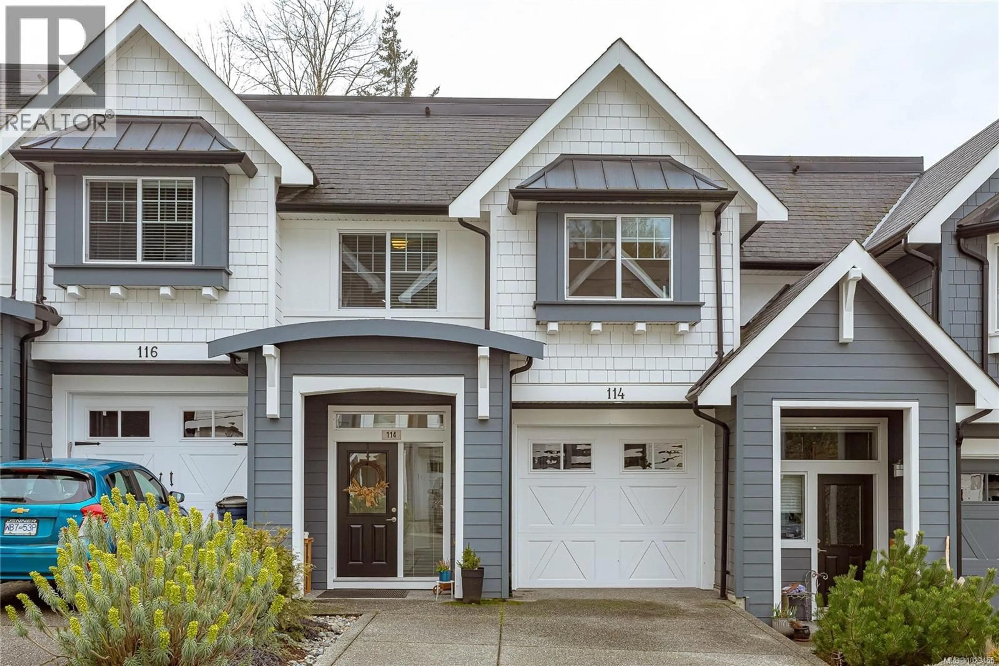 Home with vinyl exterior material, street for 114 - 1064 GALA COURT, Langford British Columbia V9C2Y2