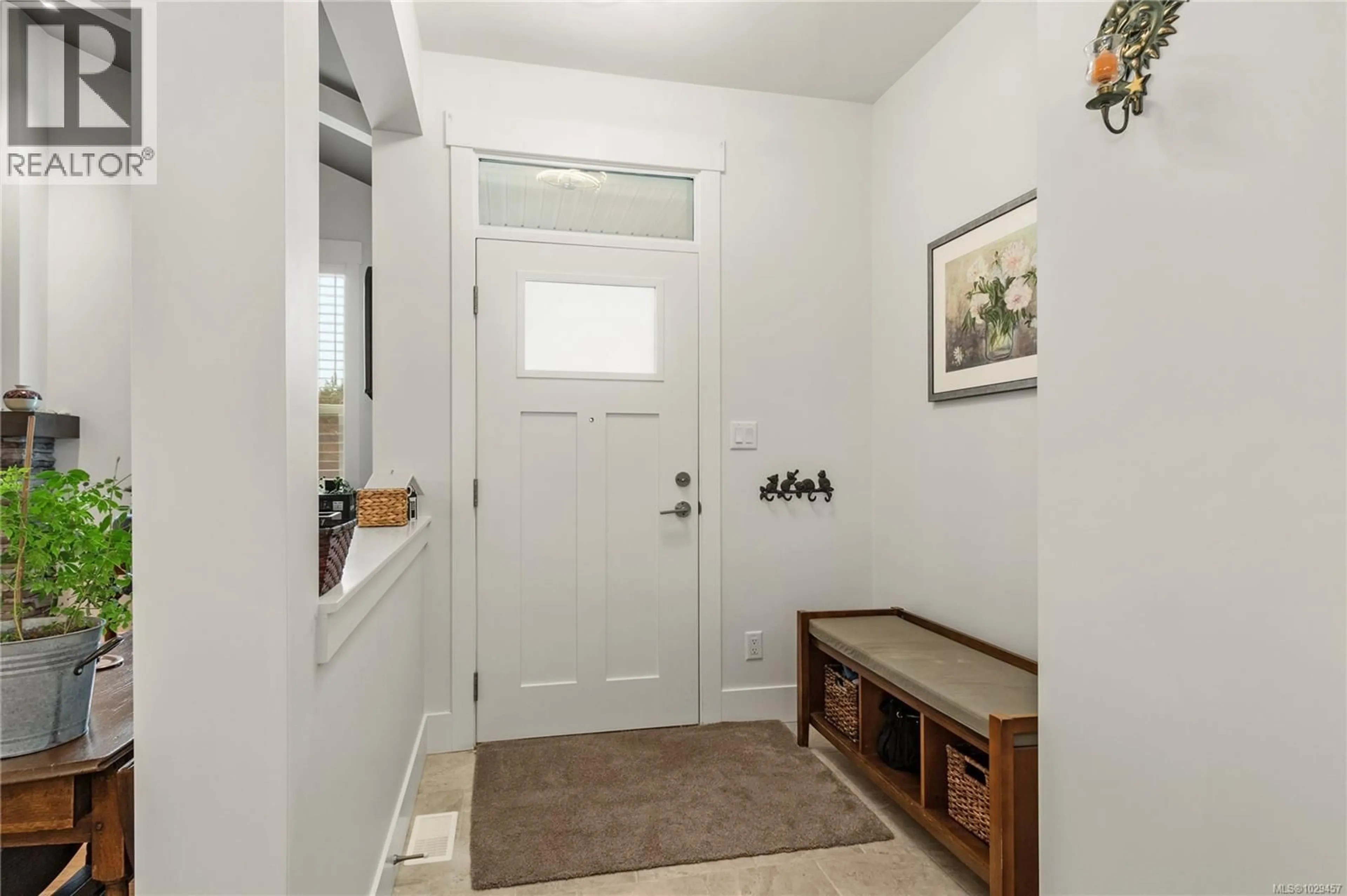 Indoor entryway for 727 SITKA STREET, Campbell River British Columbia V9H0E6