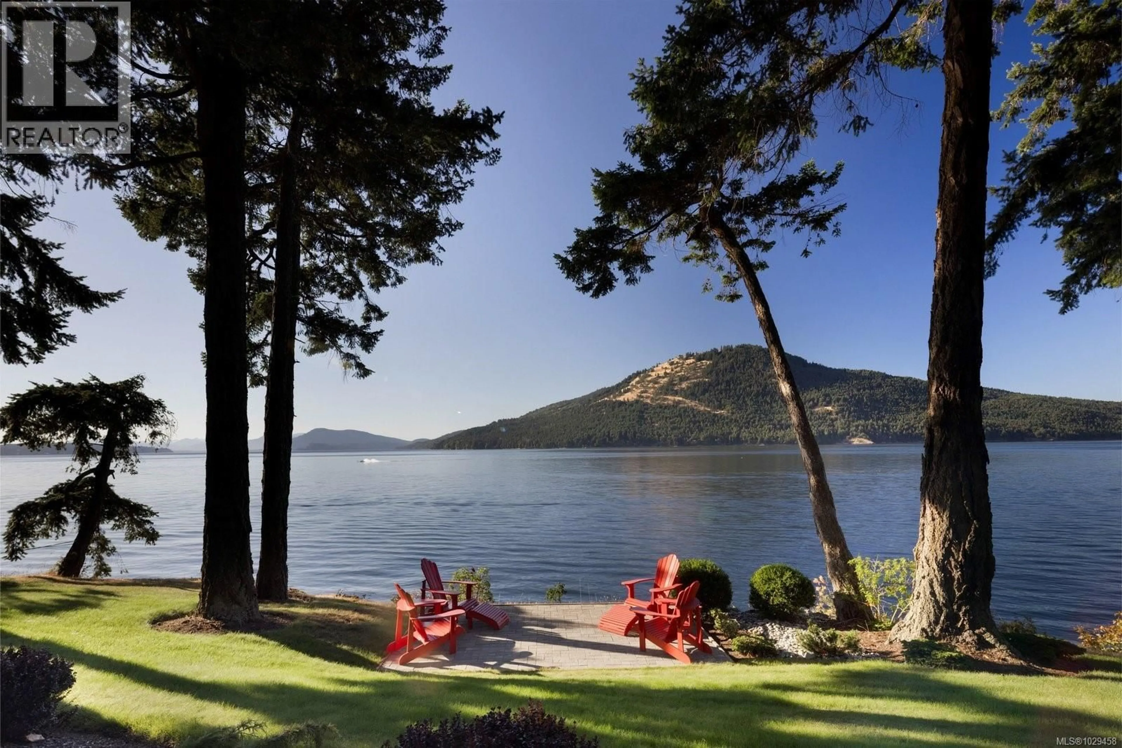 Patio, water/lake/river/ocean view for 568 LANDS END ROAD, North Saanich British Columbia V8L5K9