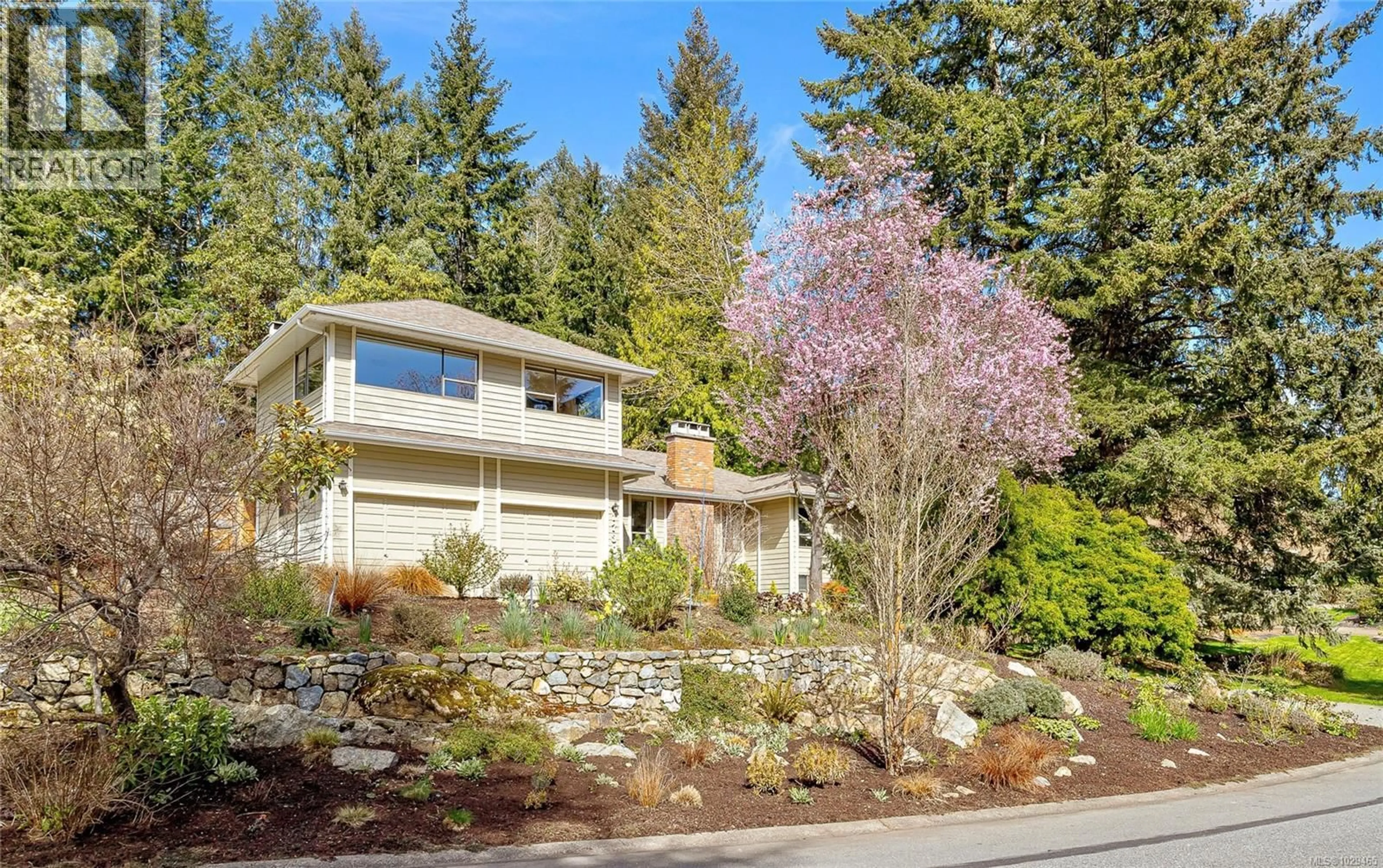 Home with vinyl exterior material, street for 1730 LOPEZ PLACE, North Saanich British Columbia V8L4X5