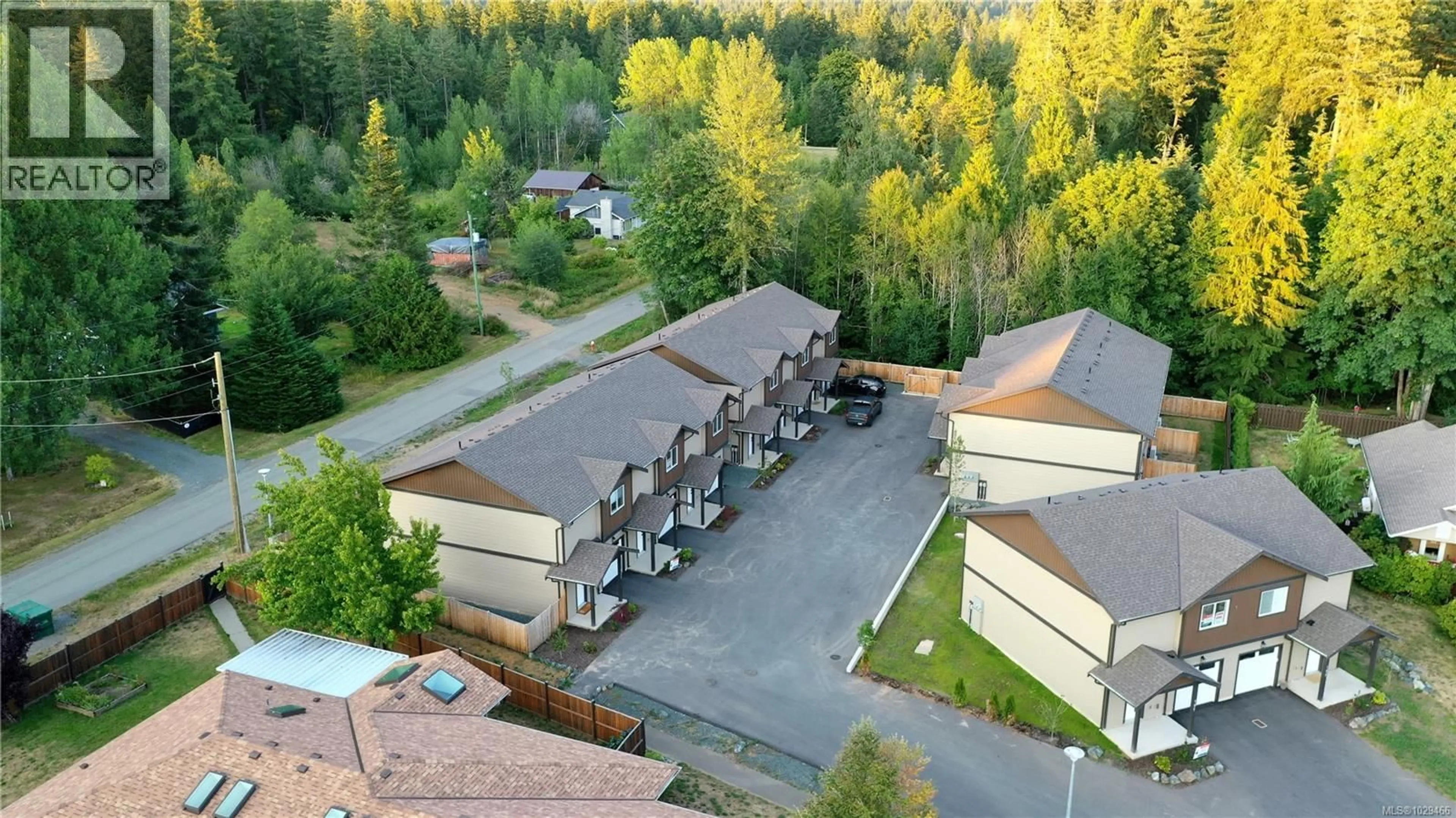 A pic from outside/outdoor area/front of a property/back of a property/a pic from drone, unknown for 110 - 5535 WOODLAND CRESCENT EAST, Port Alberni British Columbia V9Y8E6