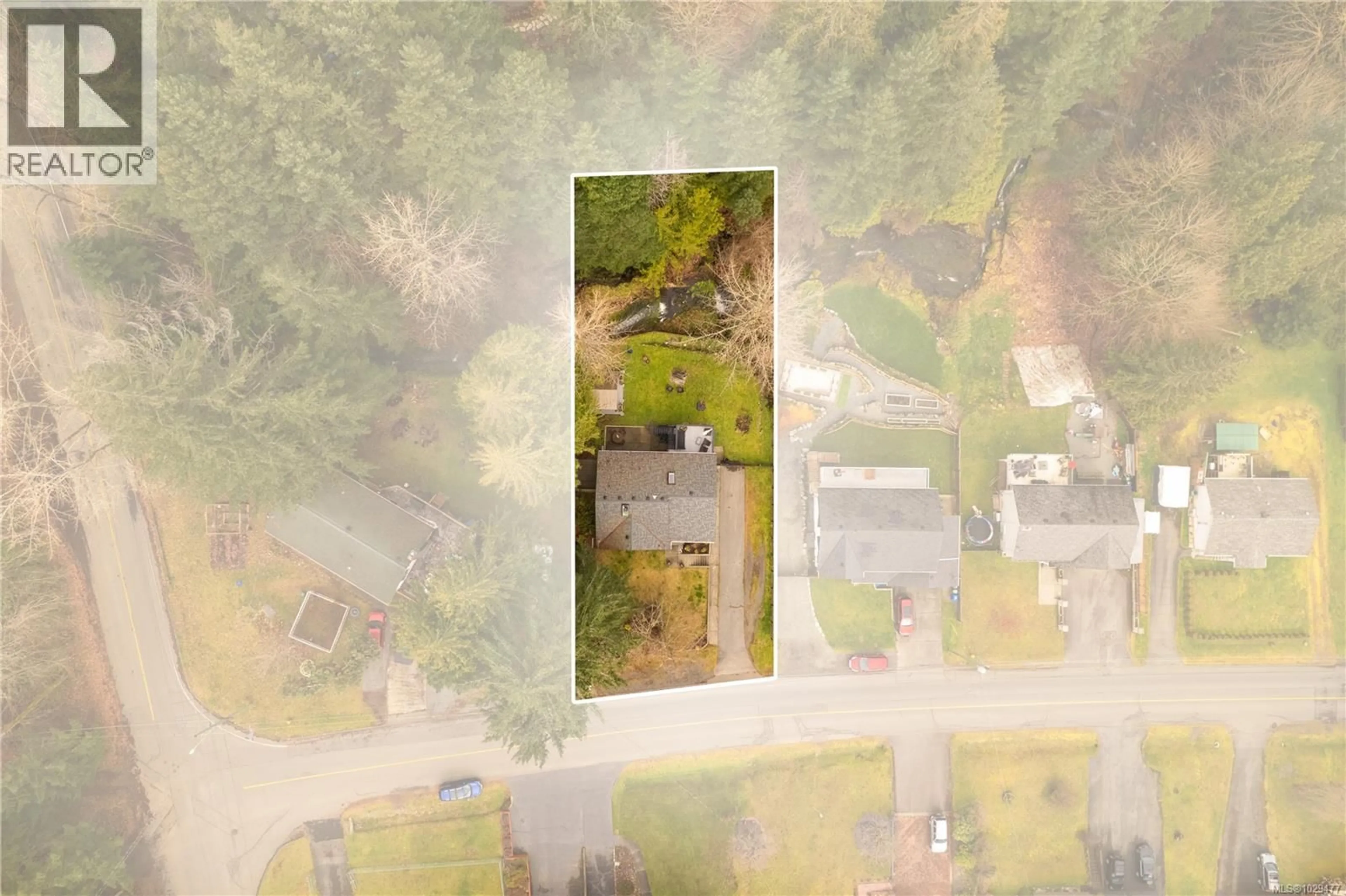A pic from outside/outdoor area/front of a property/back of a property/a pic from drone, street for 114 ROBERTA ROAD WEST, Nanaimo British Columbia V9X1A2