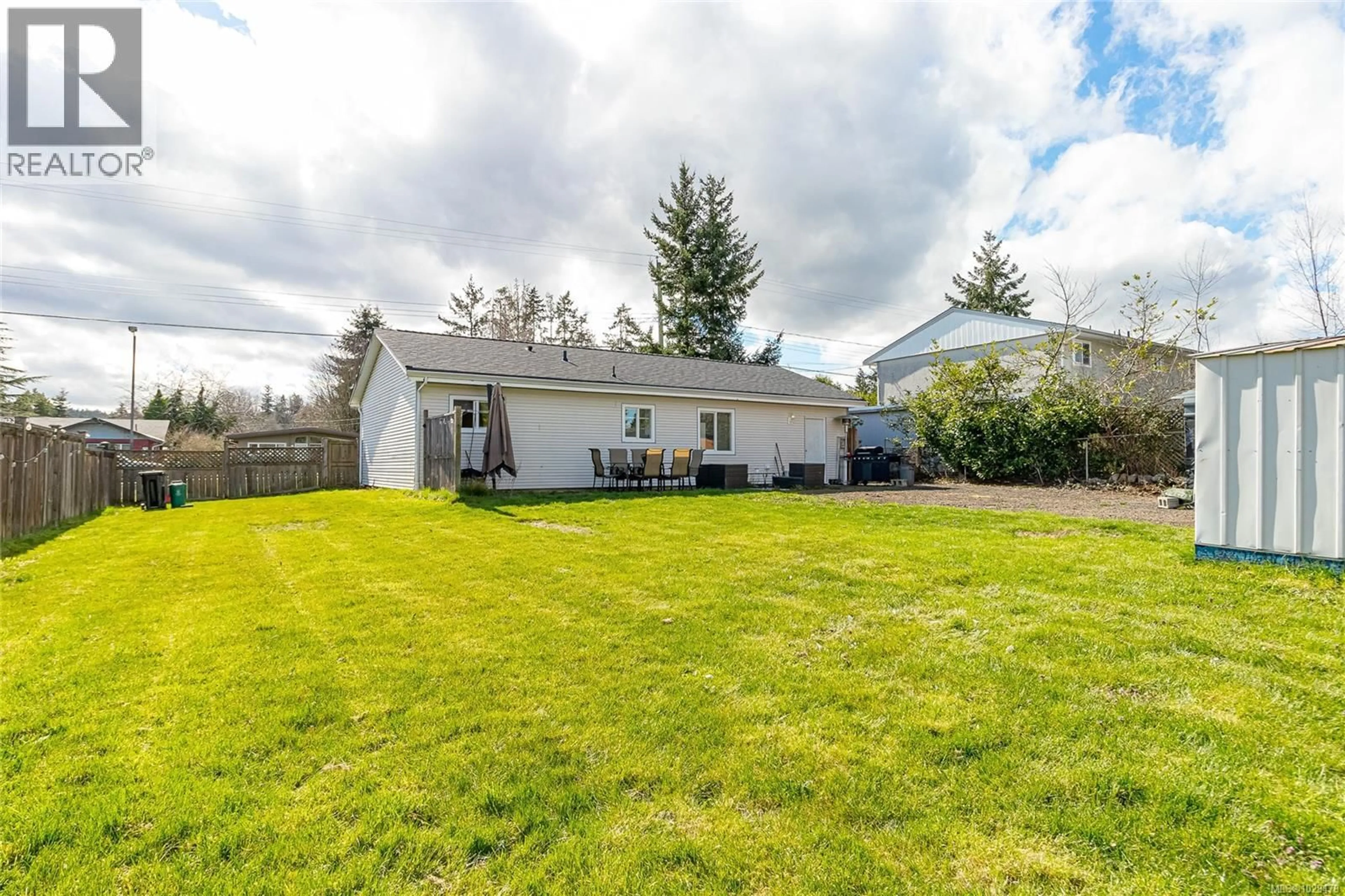 A pic from outside/outdoor area/front of a property/back of a property/a pic from drone, unknown for 125 STANFORD AVENUE WEST, Parksville British Columbia V9P1M2