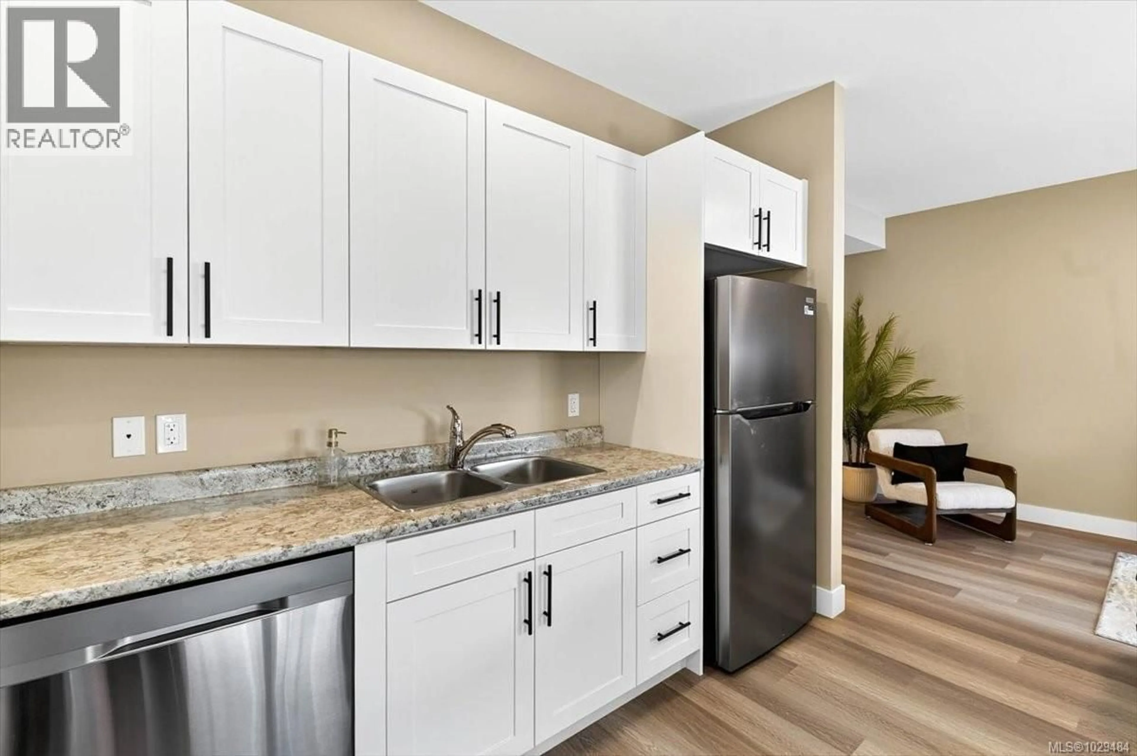 Standard kitchen, unknown for 107 - 5535 WOODLAND CRESCENT EAST, Port Alberni British Columbia V9Y8E6