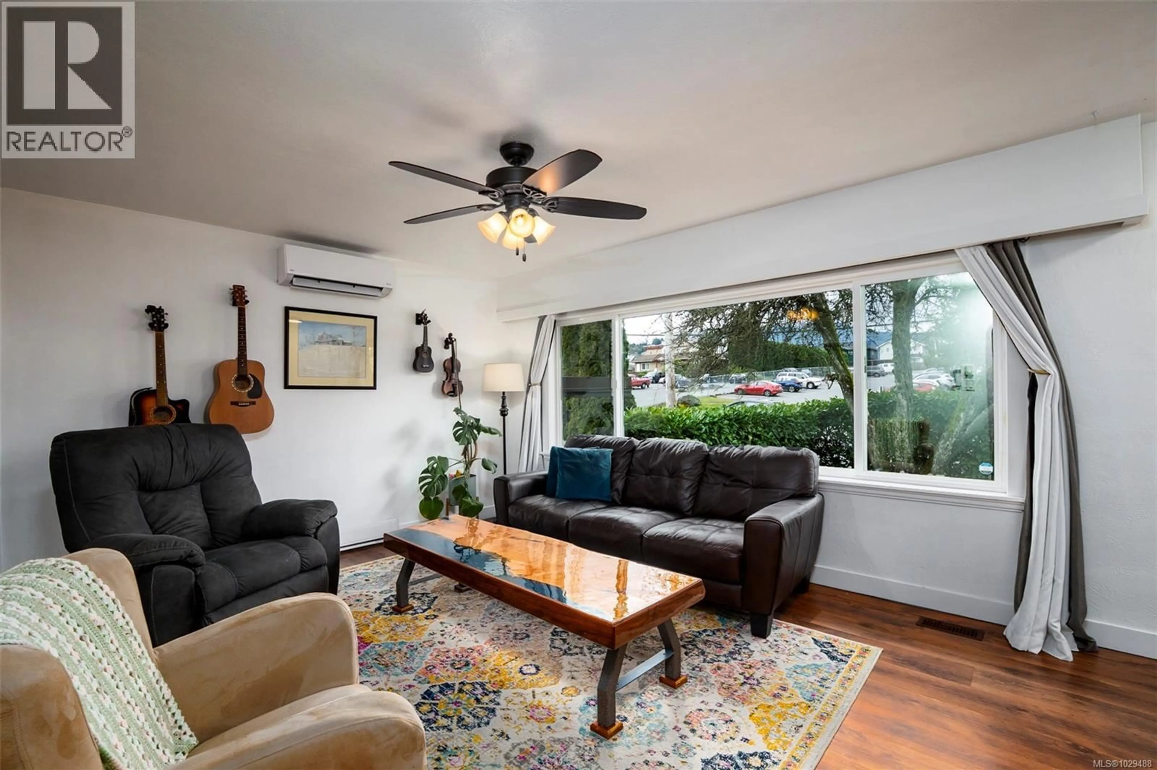 Living room with furniture, unknown for 150 WAKESIAH AVENUE, Nanaimo British Columbia V9R3J9