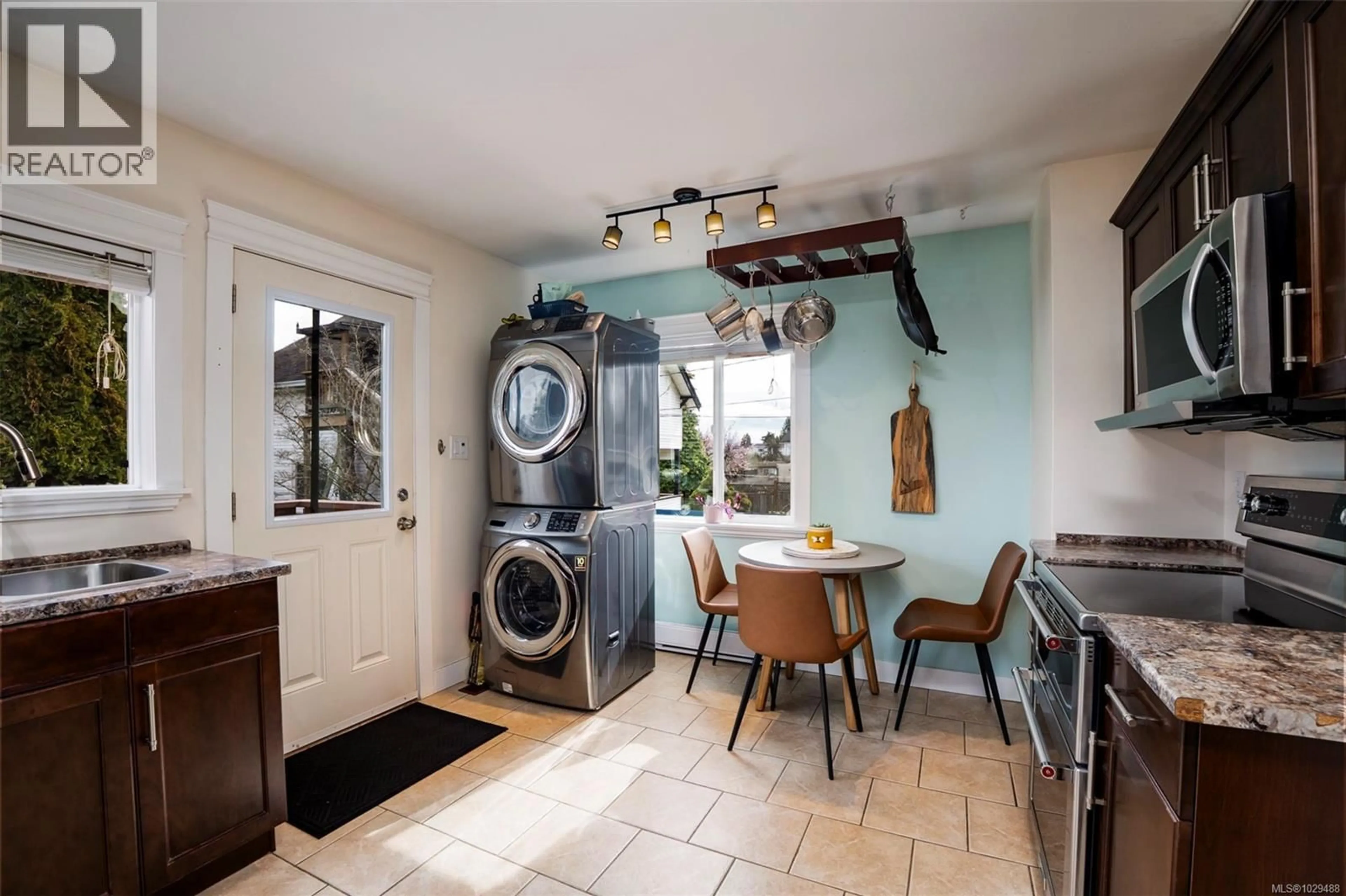Laundry room for 150 WAKESIAH AVENUE, Nanaimo British Columbia V9R3J9