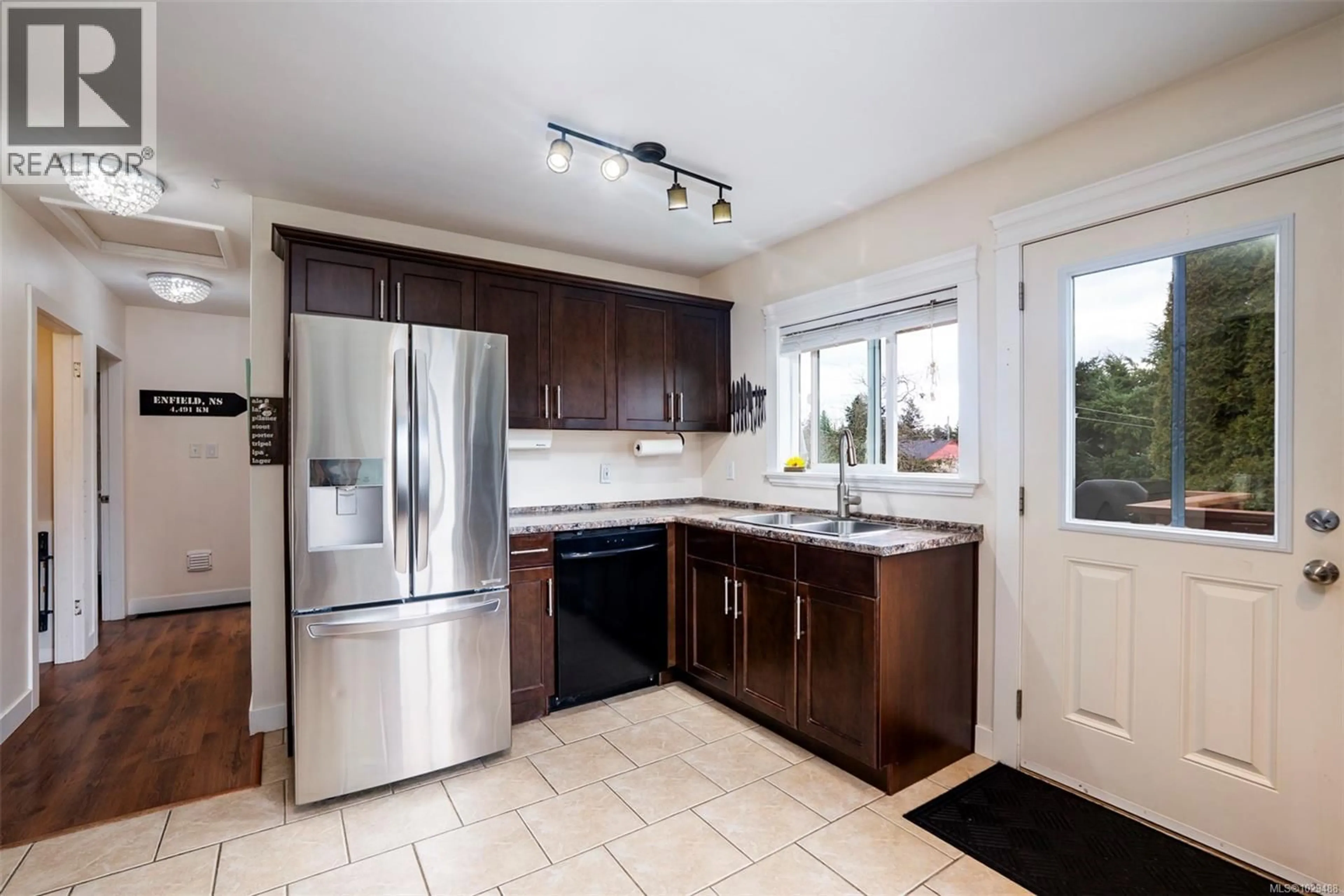 Unknown for 150 WAKESIAH AVENUE, Nanaimo British Columbia V9R3J9