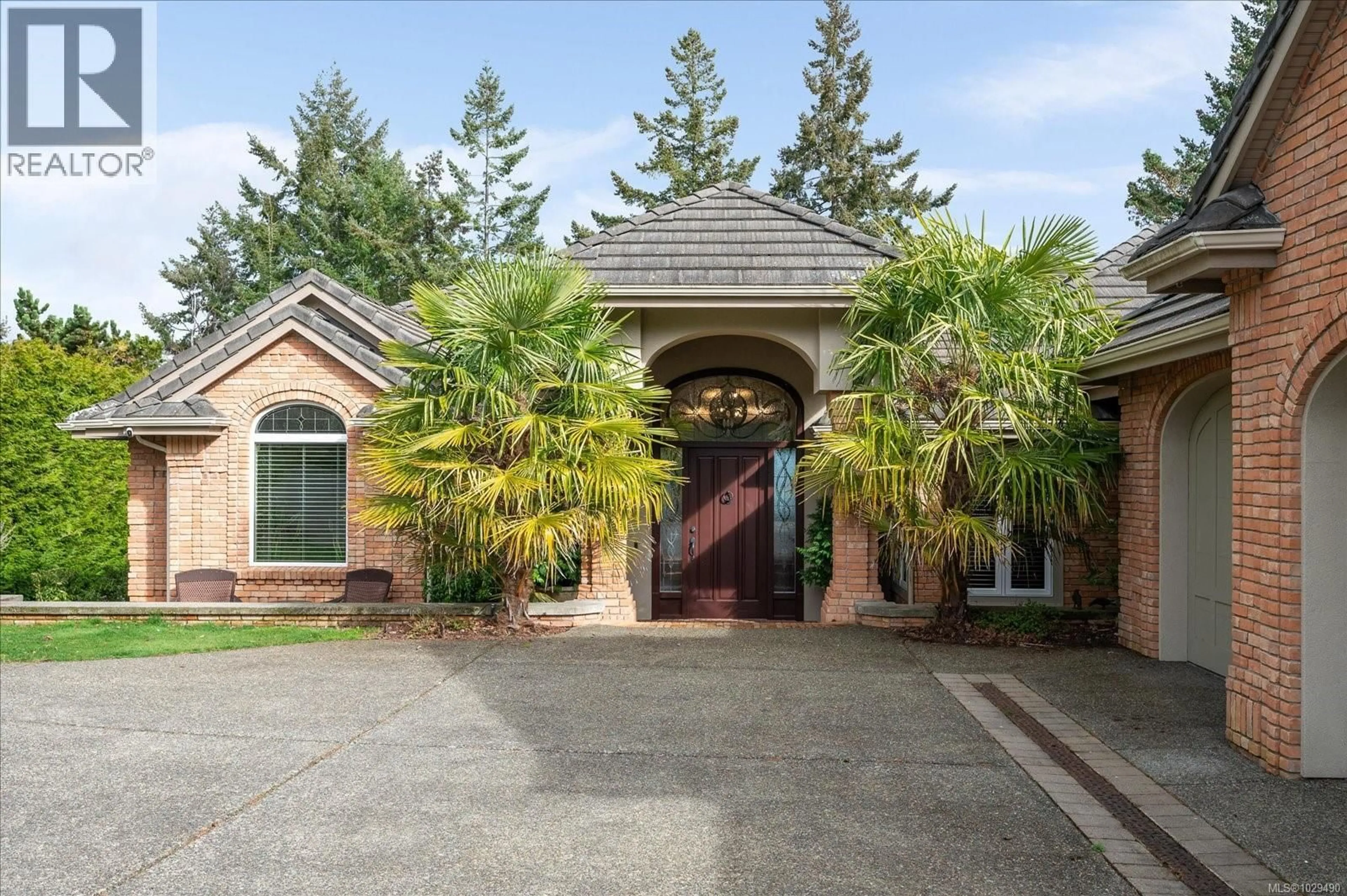 Indoor foyer for 2450 AINSLEY PLACE, Nanoose Bay British Columbia V9P9G9