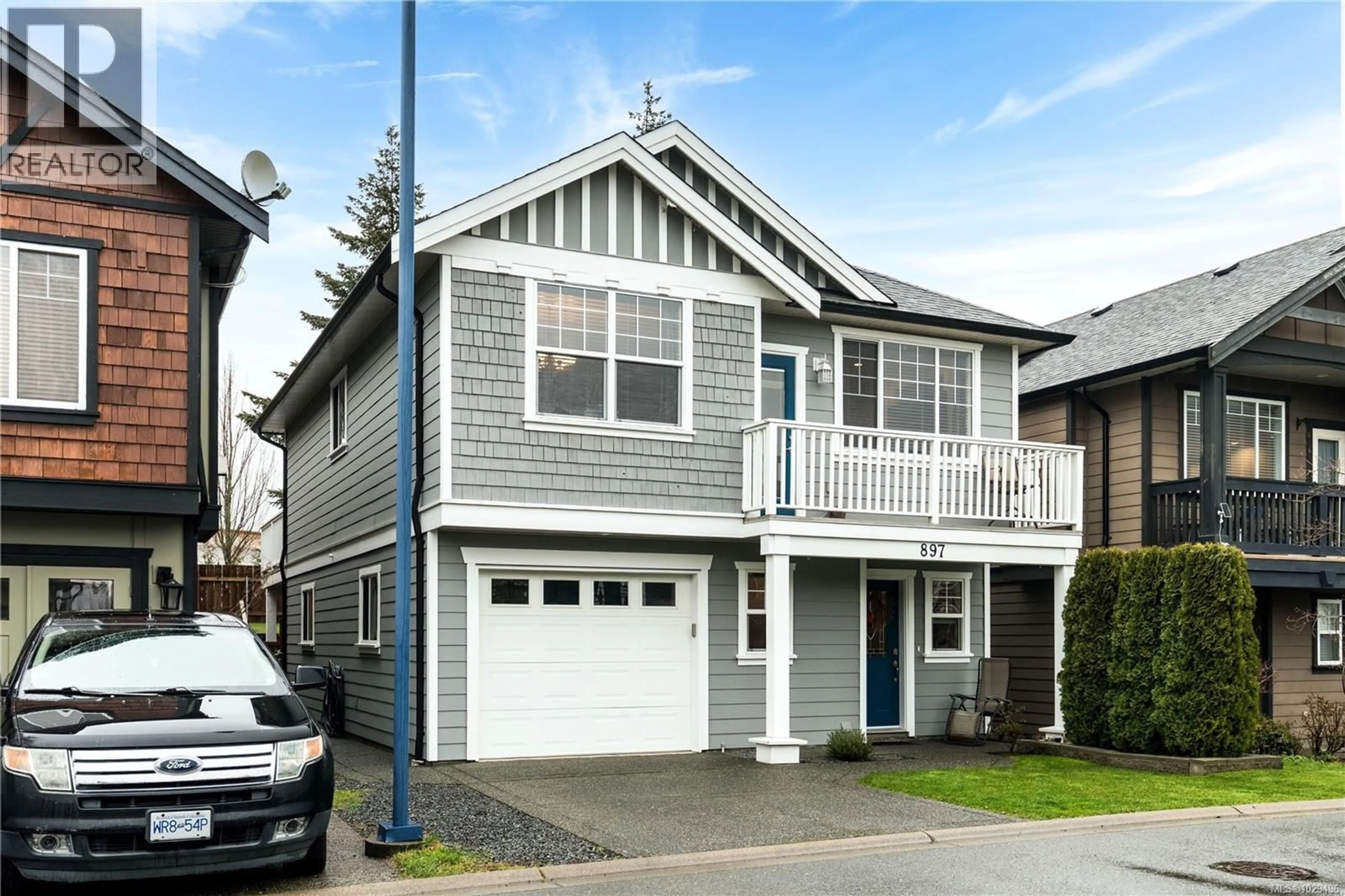 Home with vinyl exterior material, street for 897 CAVALCADE TERRACE, Langford British Columbia V9B6W6