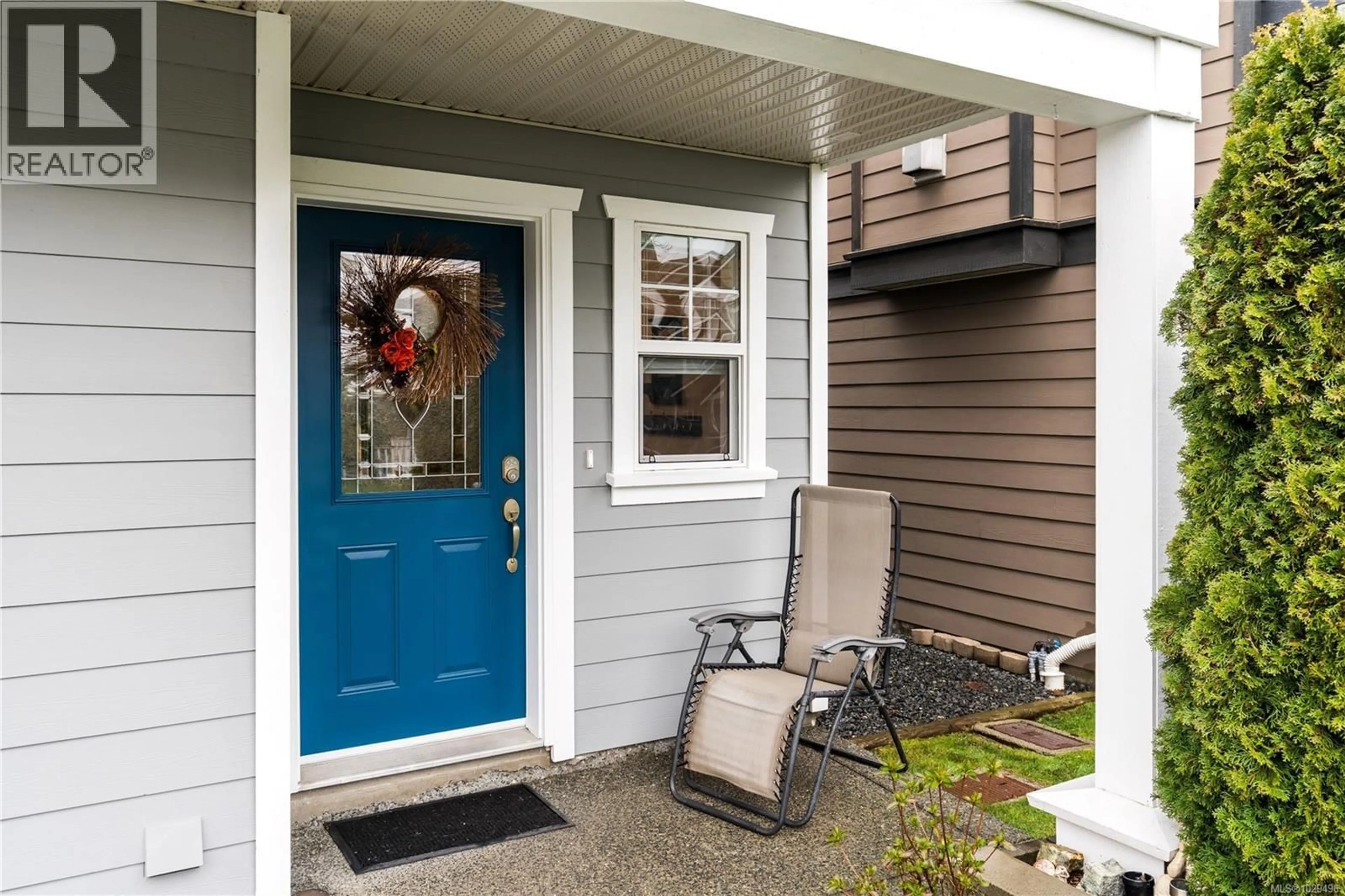 Home with vinyl exterior material, street for 897 CAVALCADE TERRACE, Langford British Columbia V9B6W6