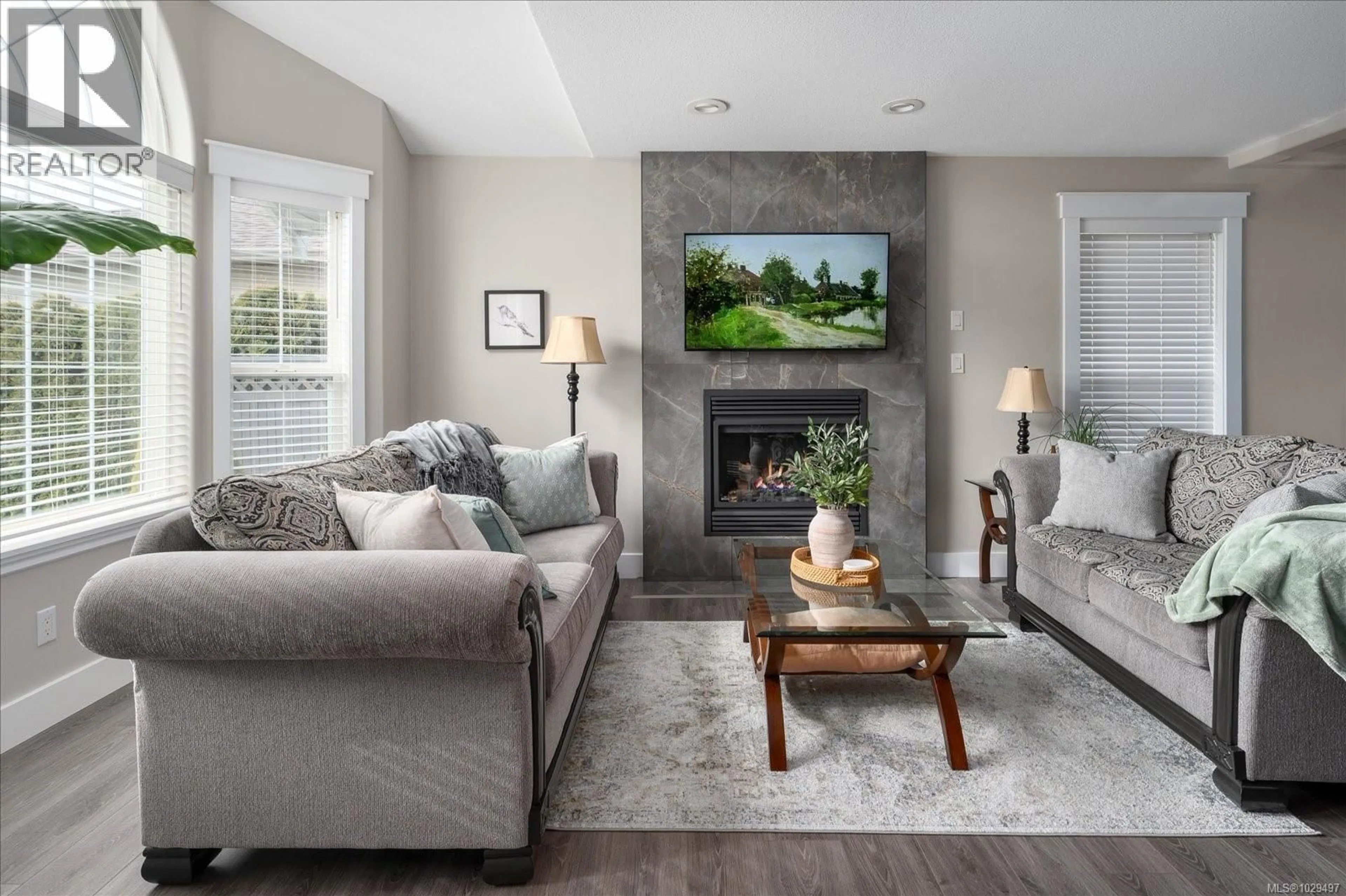 Living room with furniture, unknown for 611 ERMINESKIN AVENUE, Parksville British Columbia V9P2S1