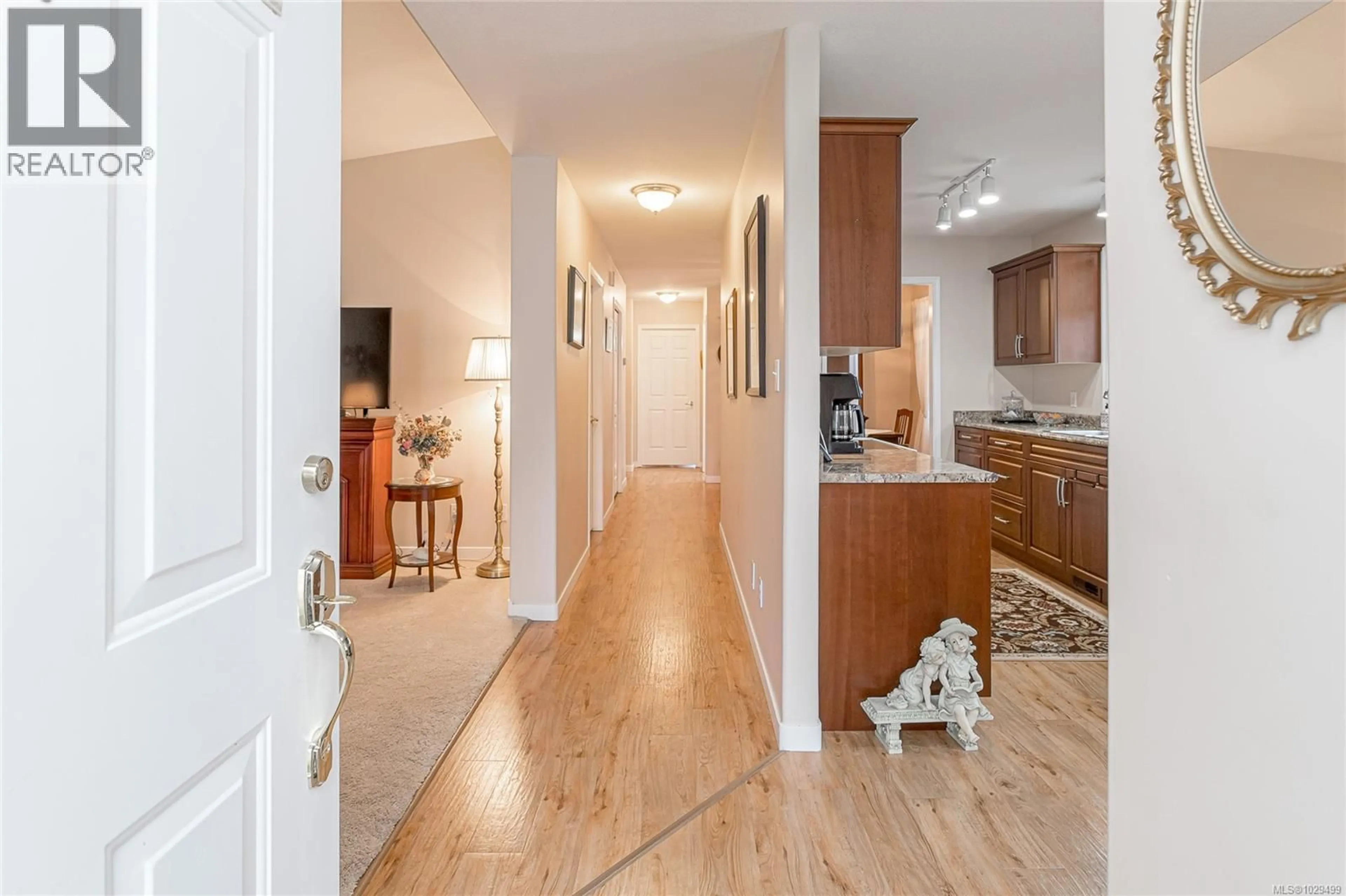 Indoor entryway for 44 EAGLE LANE, View Royal British Columbia V9A7M2