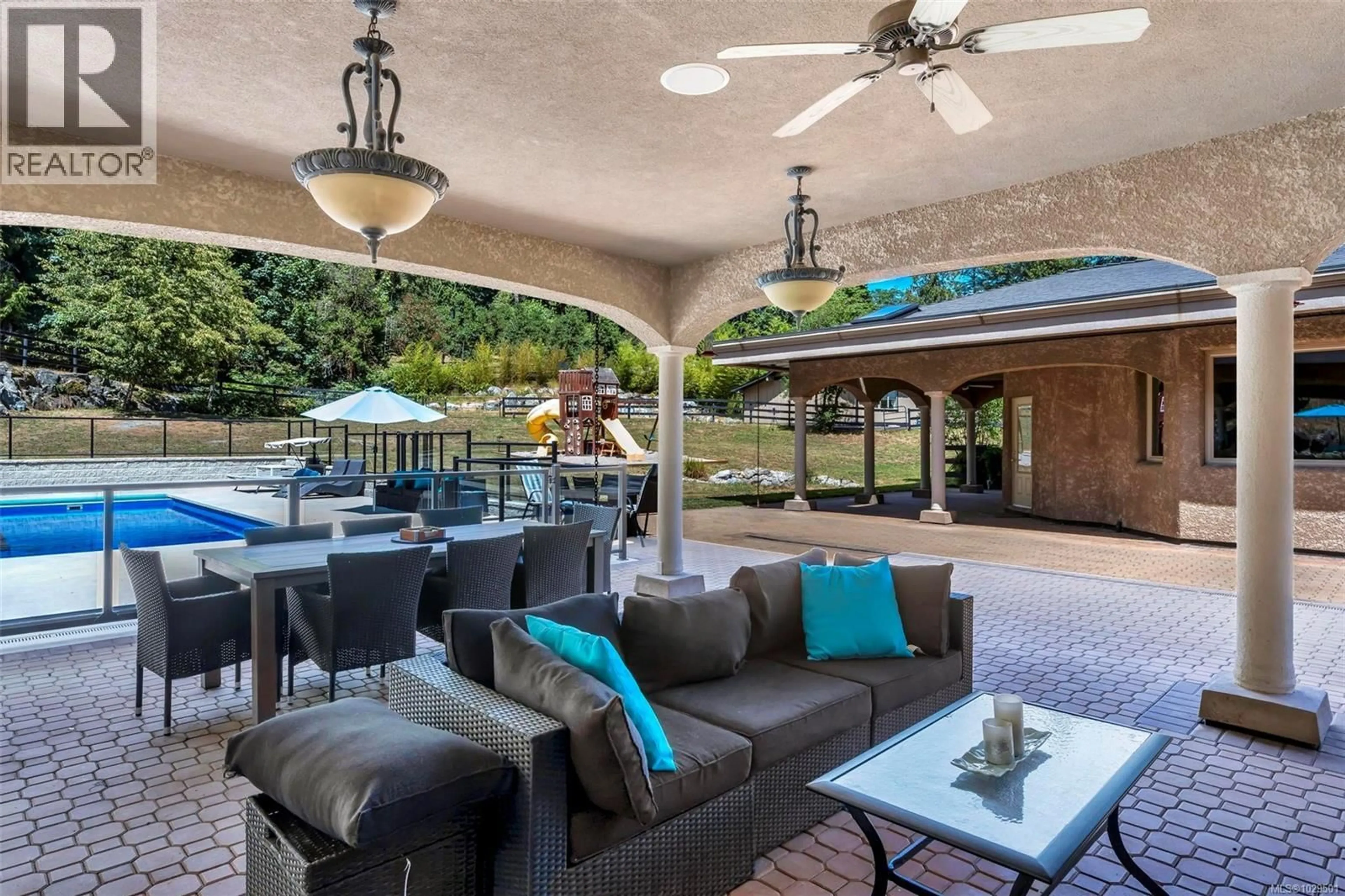 Patio, water/lake/river/ocean view for 350 SPARTON ROAD, Saanich British Columbia V9E2H5