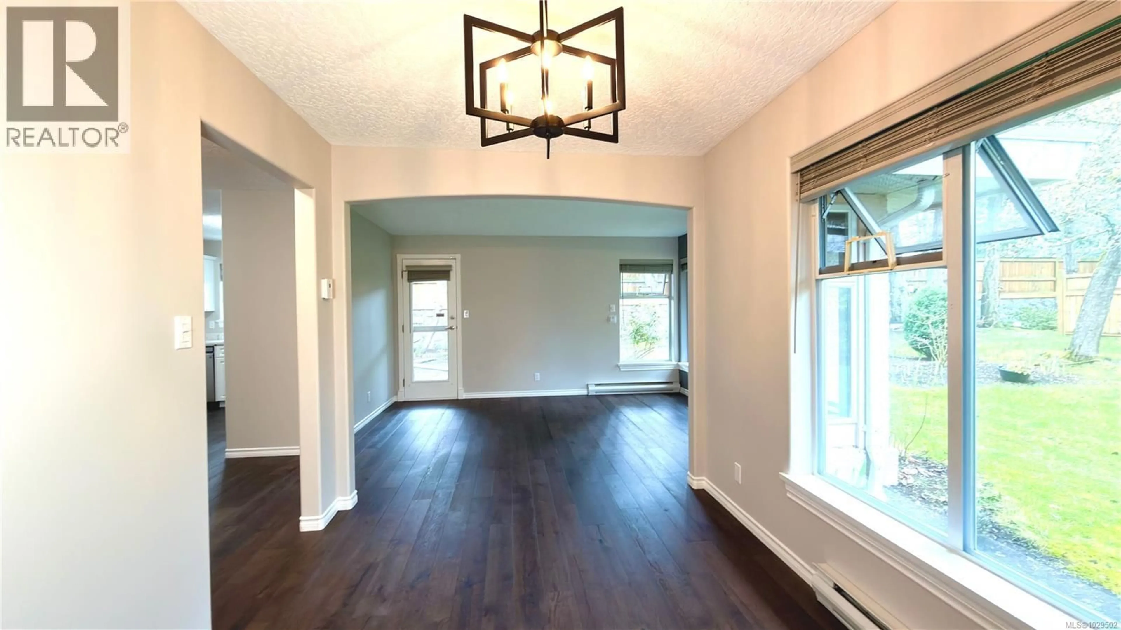 Indoor entryway for 9 - 290 CORFIELD STREET SOUTH, Parksville British Columbia V9P2G4