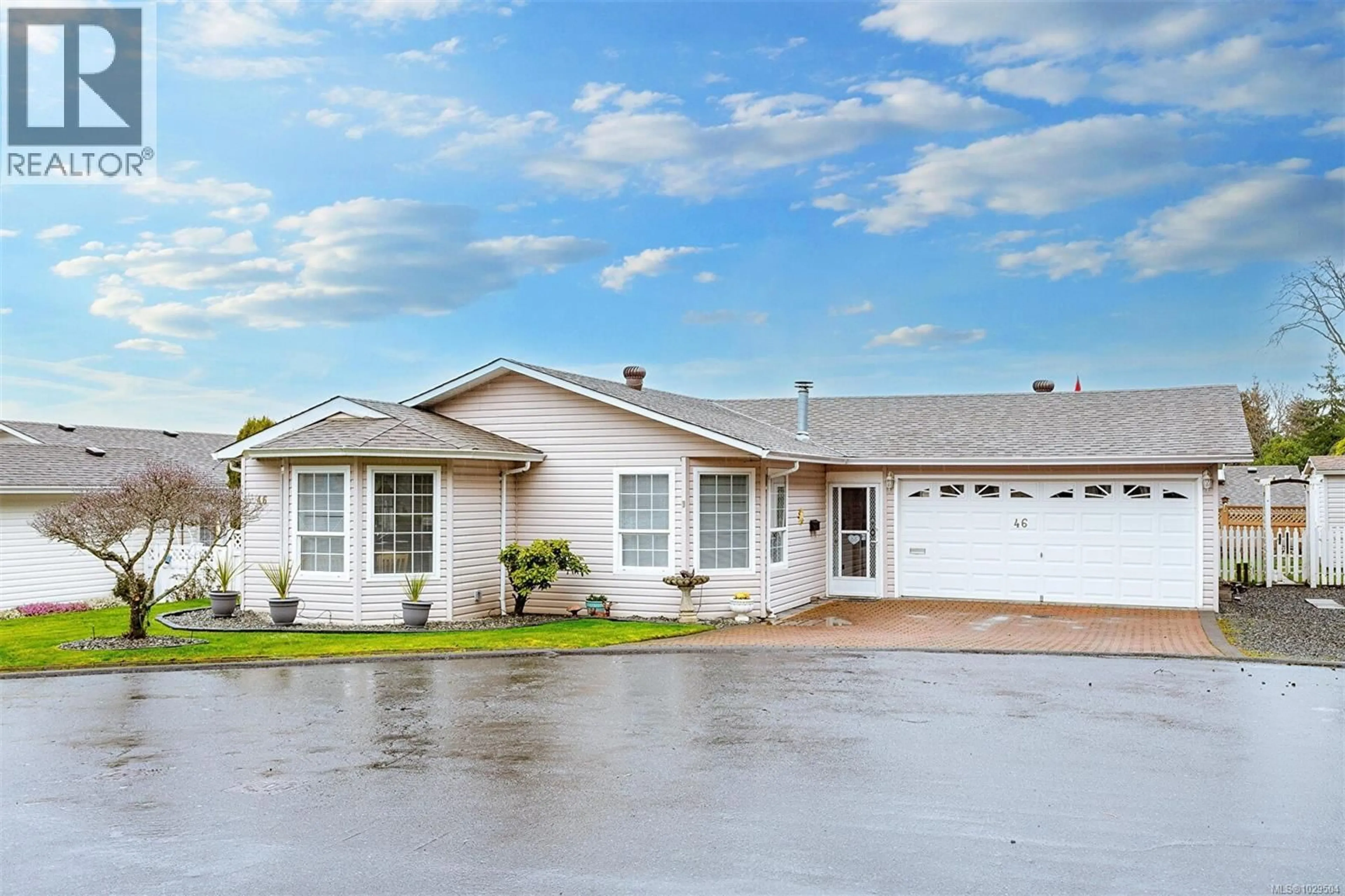 Home with vinyl exterior material, street for 46 EAGLE LANE, View Royal British Columbia V9A7M2