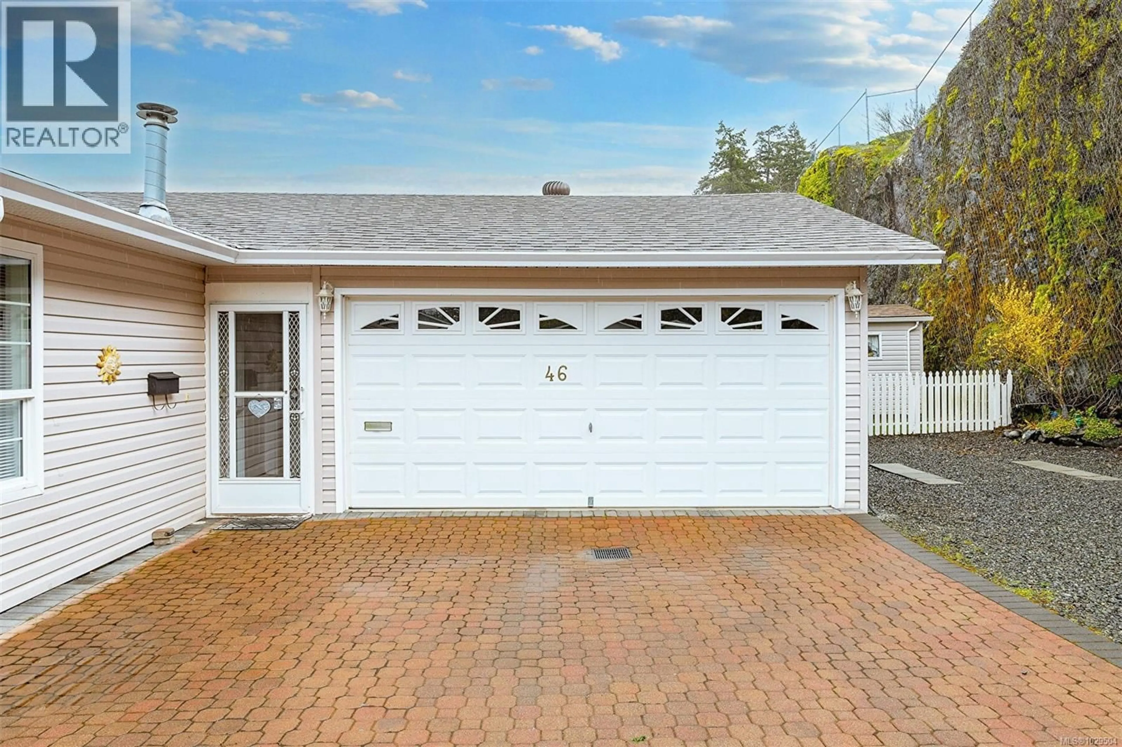 Indoor garage for 46 EAGLE LANE, View Royal British Columbia V9A7M2