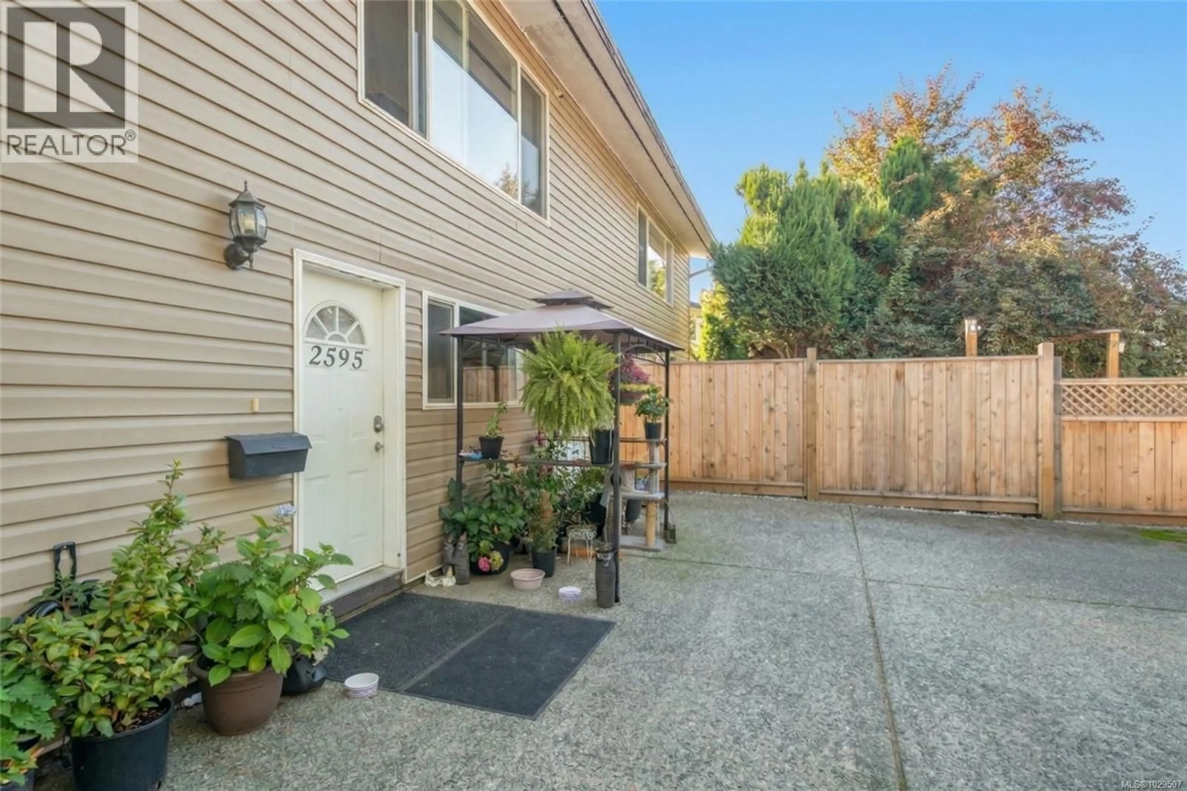 Patio, street for 2595 2ND AVENUE, Port Alberni British Columbia V9Y2A2