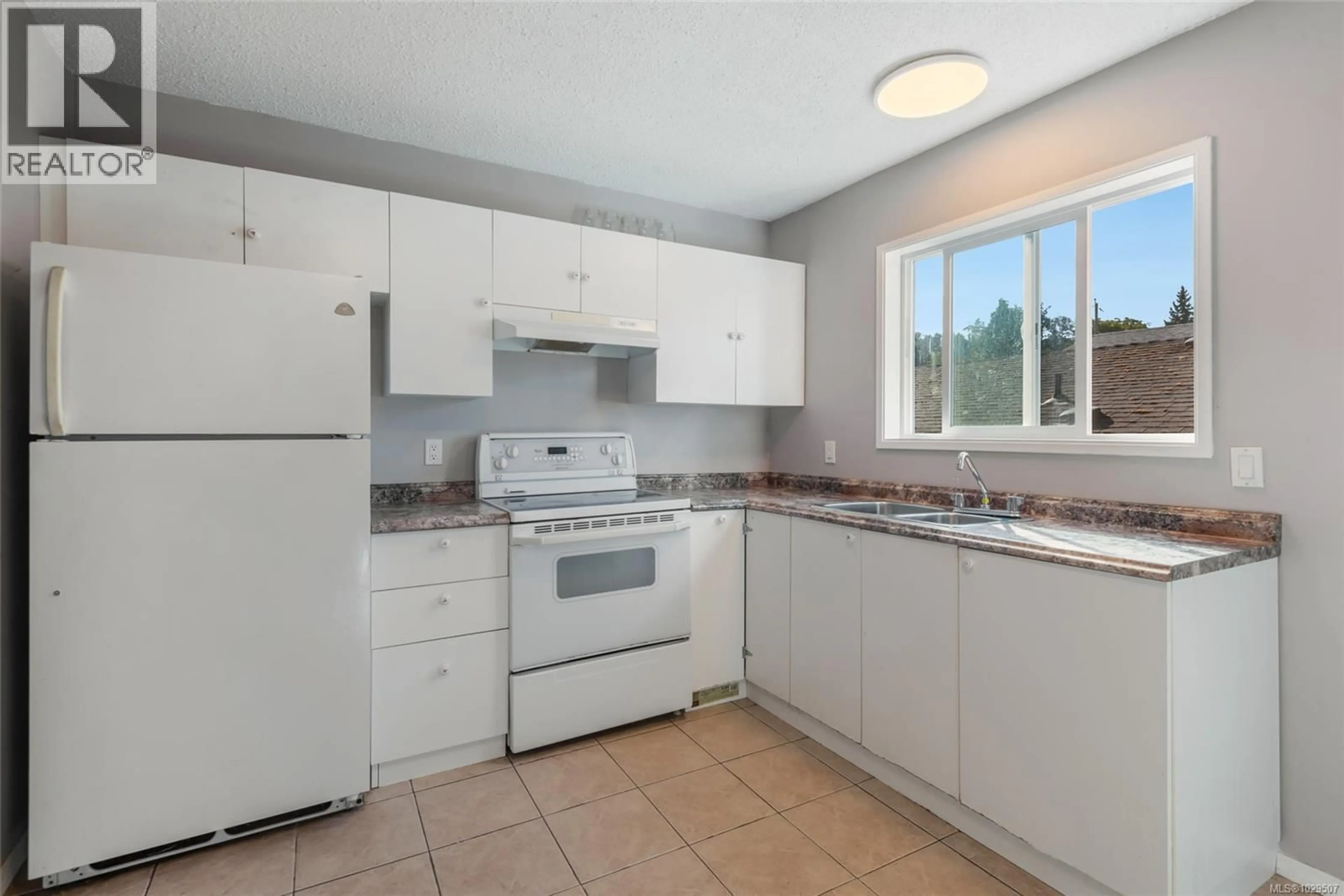 Standard kitchen, ceramic/tile floor for 2595 2ND AVENUE, Port Alberni British Columbia V9Y2A2