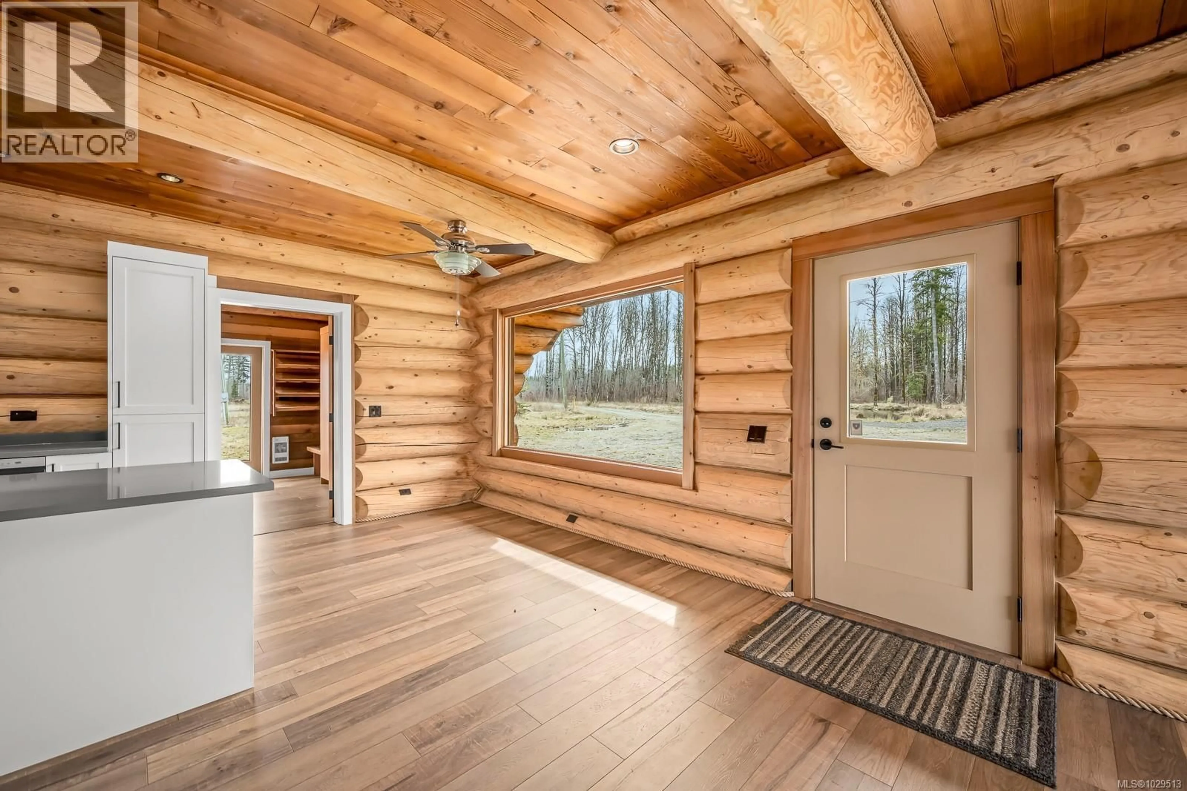 Indoor entryway for 3826 YORK ROAD, Campbell River British Columbia V9H1B2