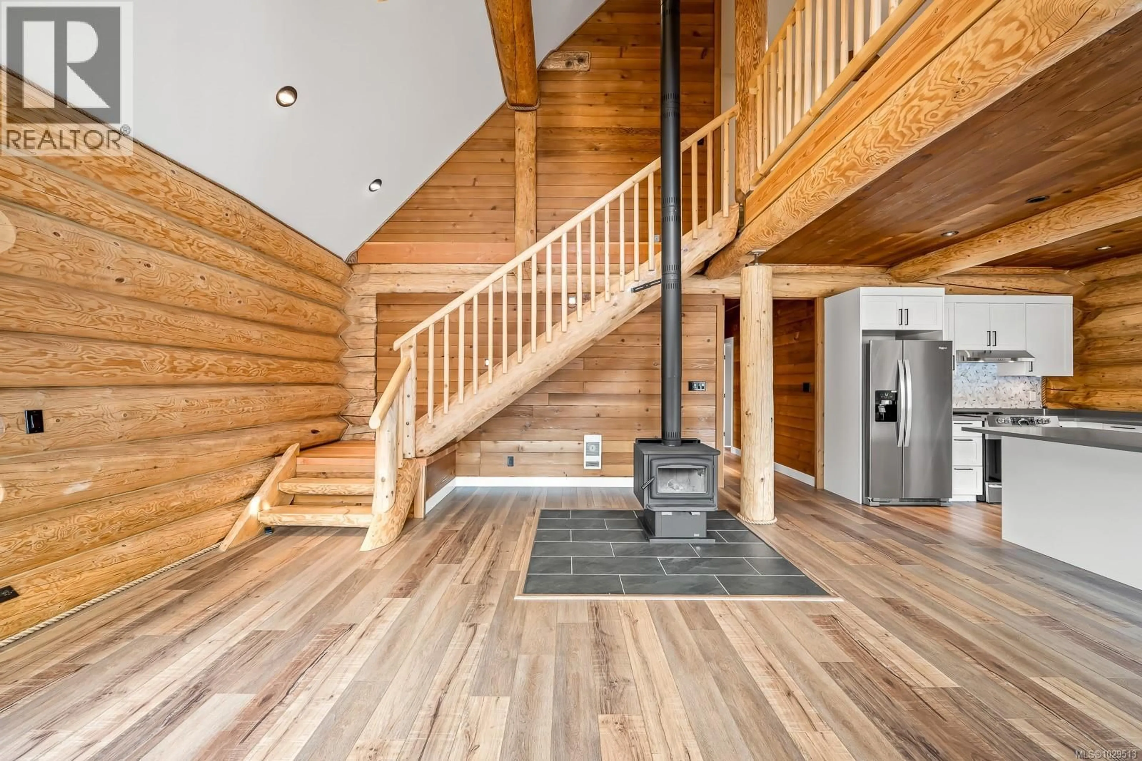 Indoor foyer for 3826 YORK ROAD, Campbell River British Columbia V9H1B2