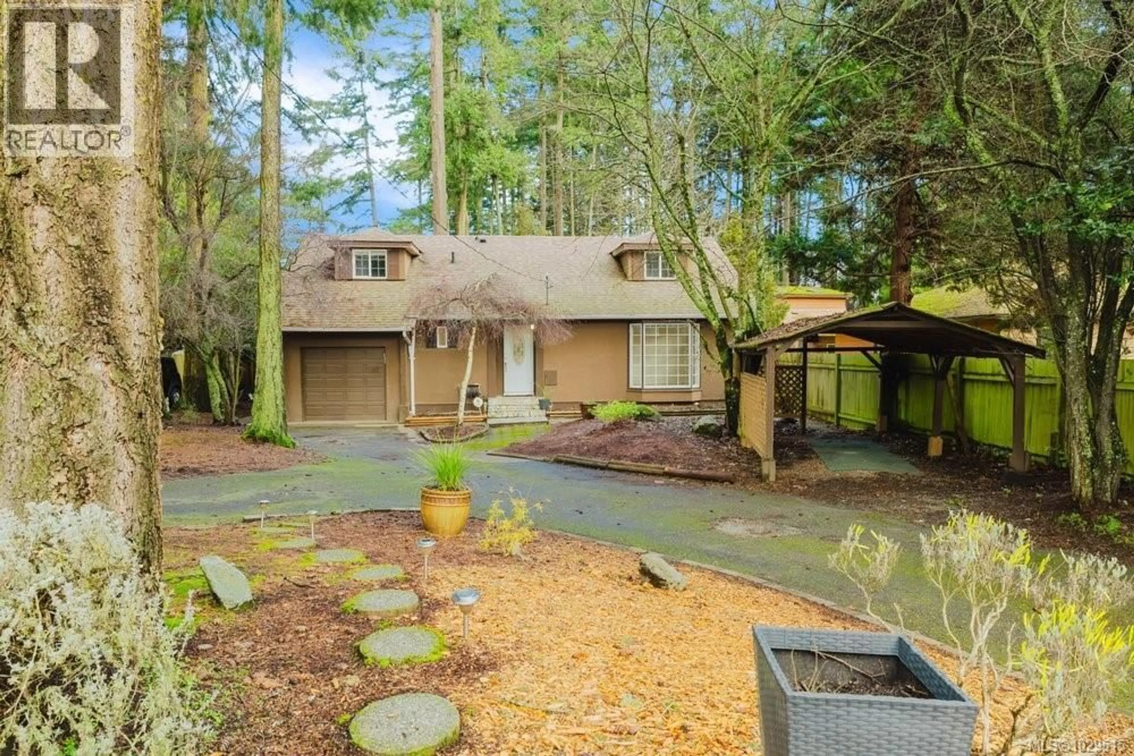 Unknown for 4815 CORDOVA BAY ROAD, Saanich British Columbia V8Y2J8