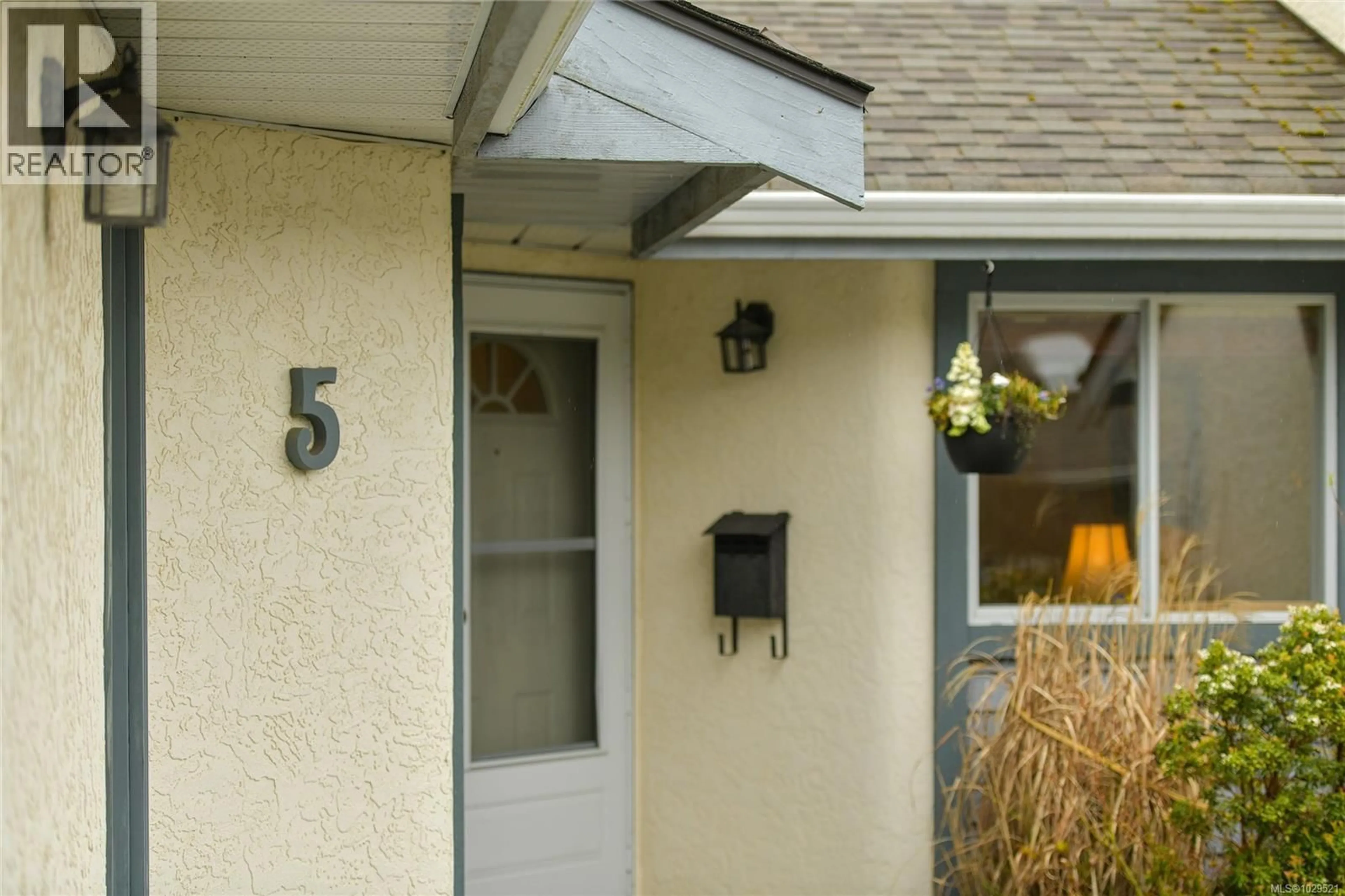 Unknown for 5 - 5156 CORDOVA BAY ROAD, Saanich British Columbia V8Y2X5