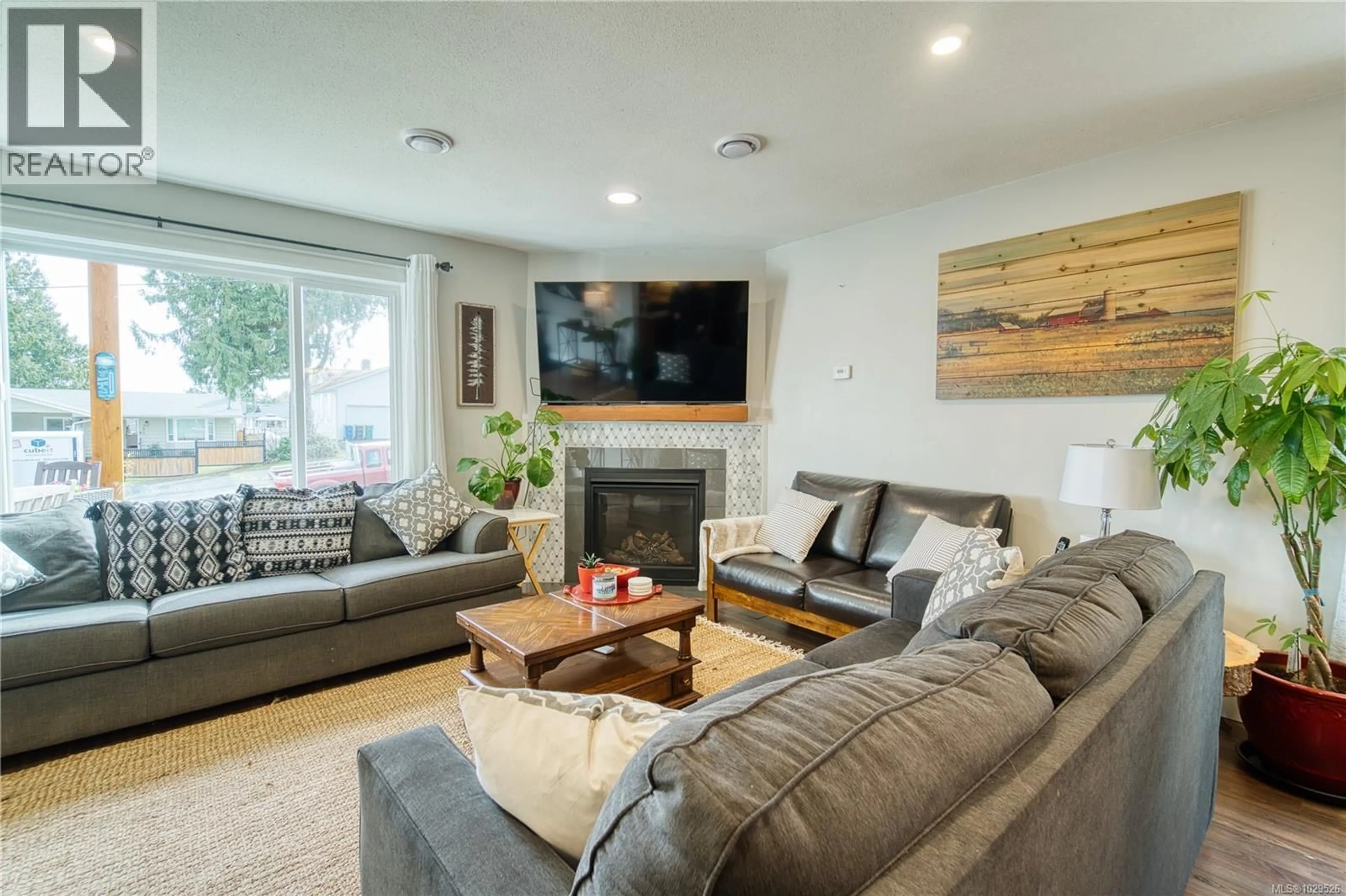 Living room with furniture, unknown for 289 KATHRYN PLACE, Nanaimo British Columbia V9R6J1