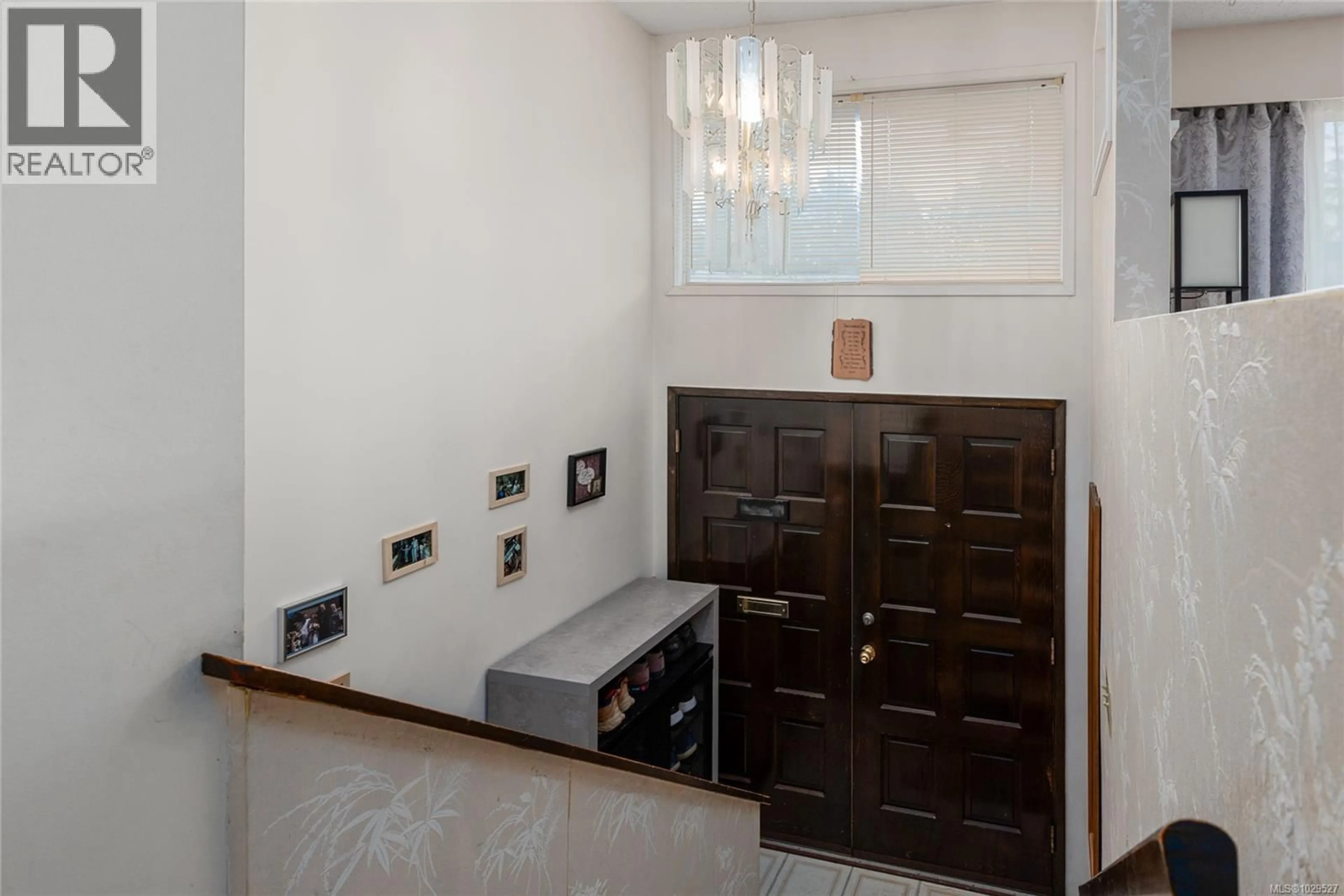 Indoor foyer for 2155 PIERCY AVENUE, Courtenay British Columbia V9N3G7