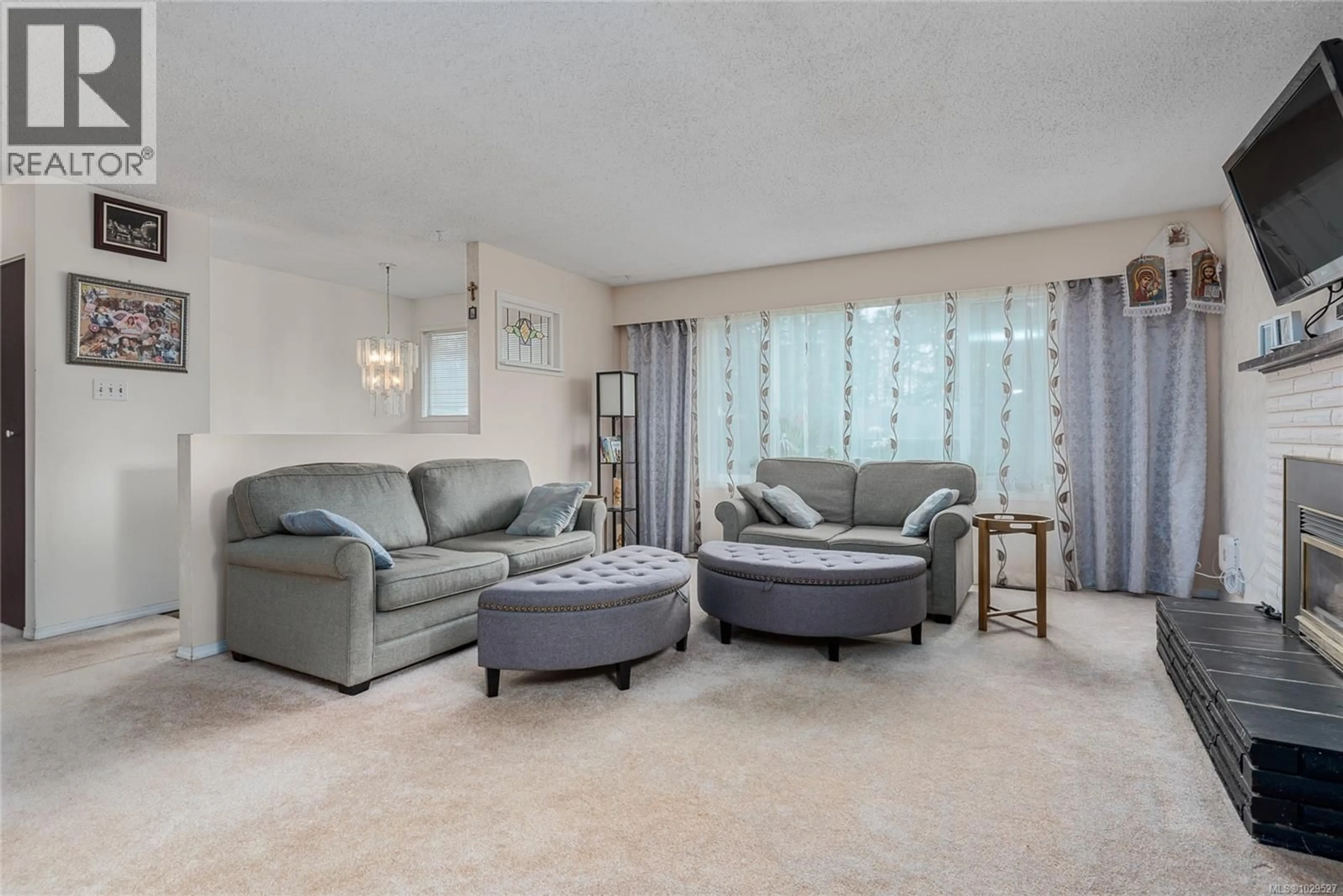 Living room with furniture, unknown for 2155 PIERCY AVENUE, Courtenay British Columbia V9N3G7