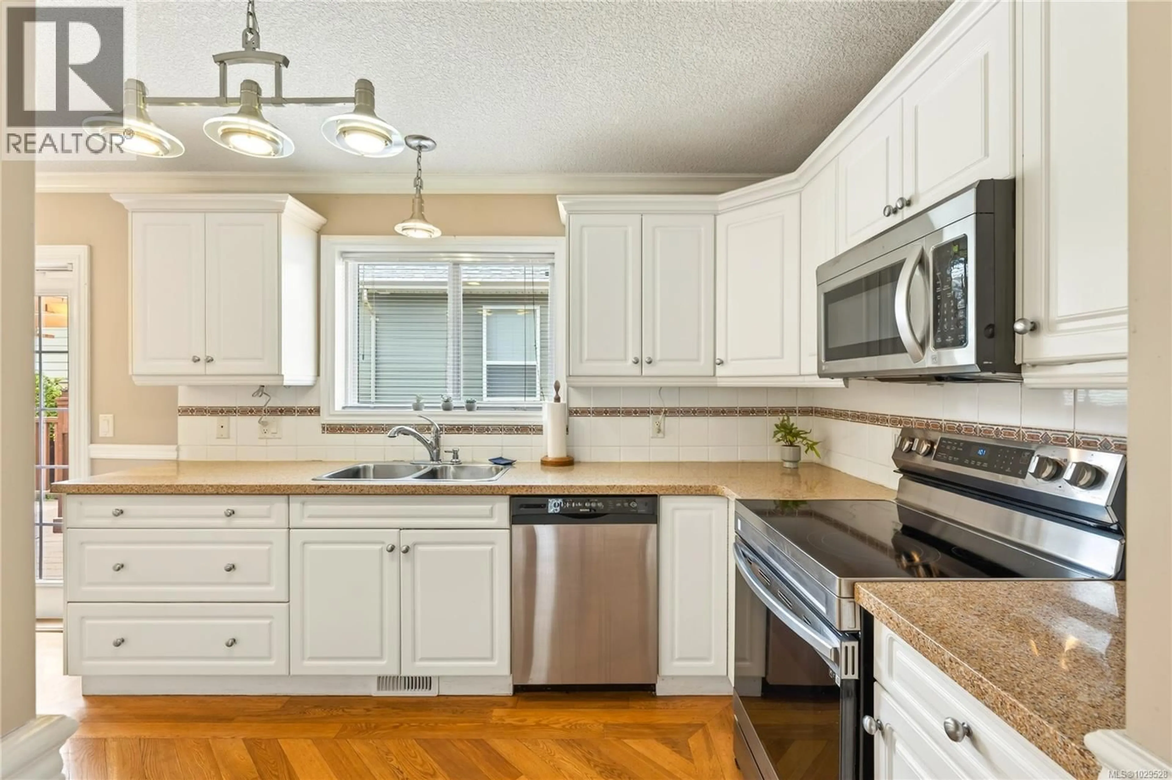 Standard kitchen, unknown for 3983 VALEWOOD DRIVE, Nanaimo British Columbia V9T6B9