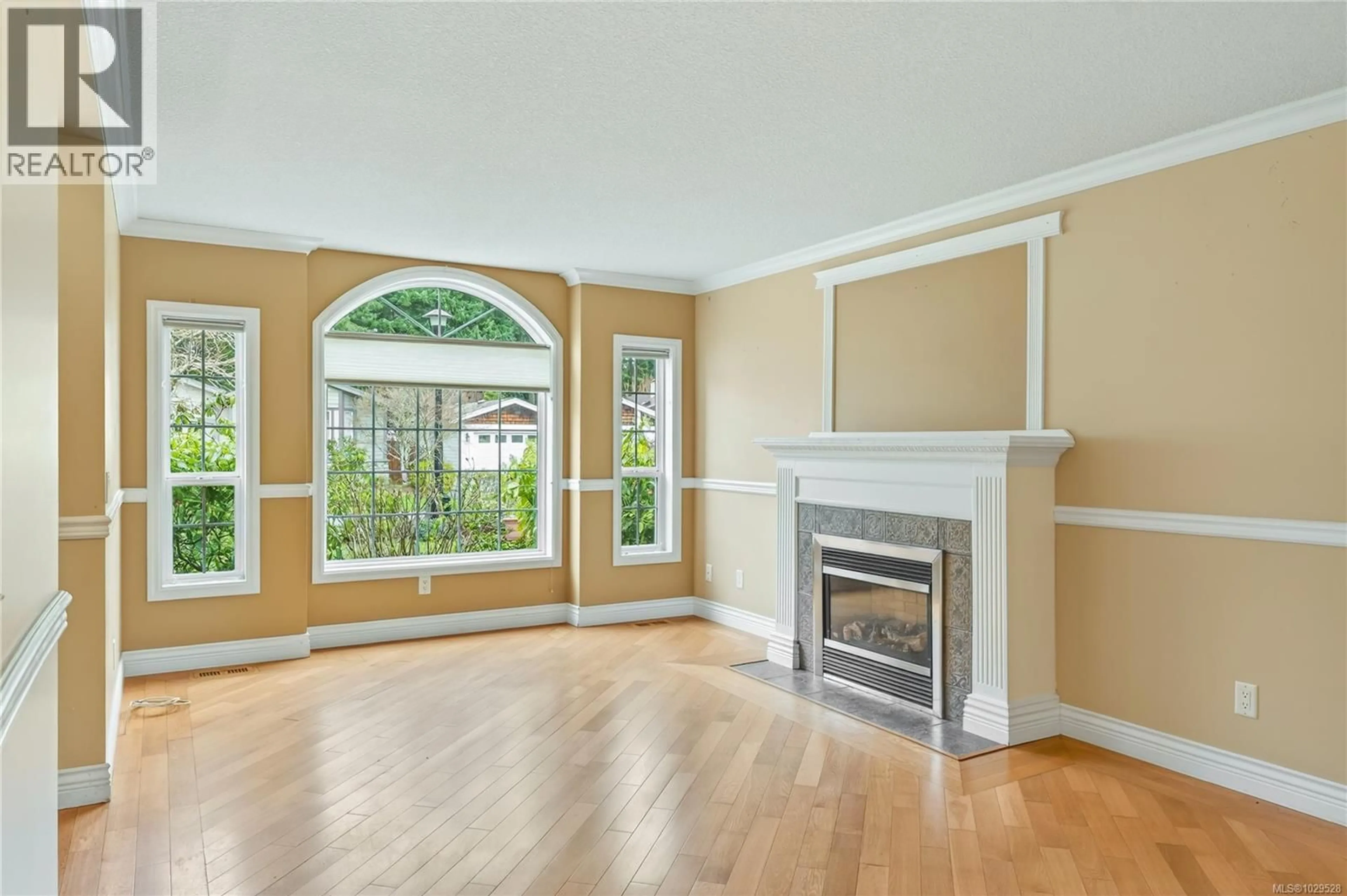 Living room with furniture, unknown for 3983 VALEWOOD DRIVE, Nanaimo British Columbia V9T6B9