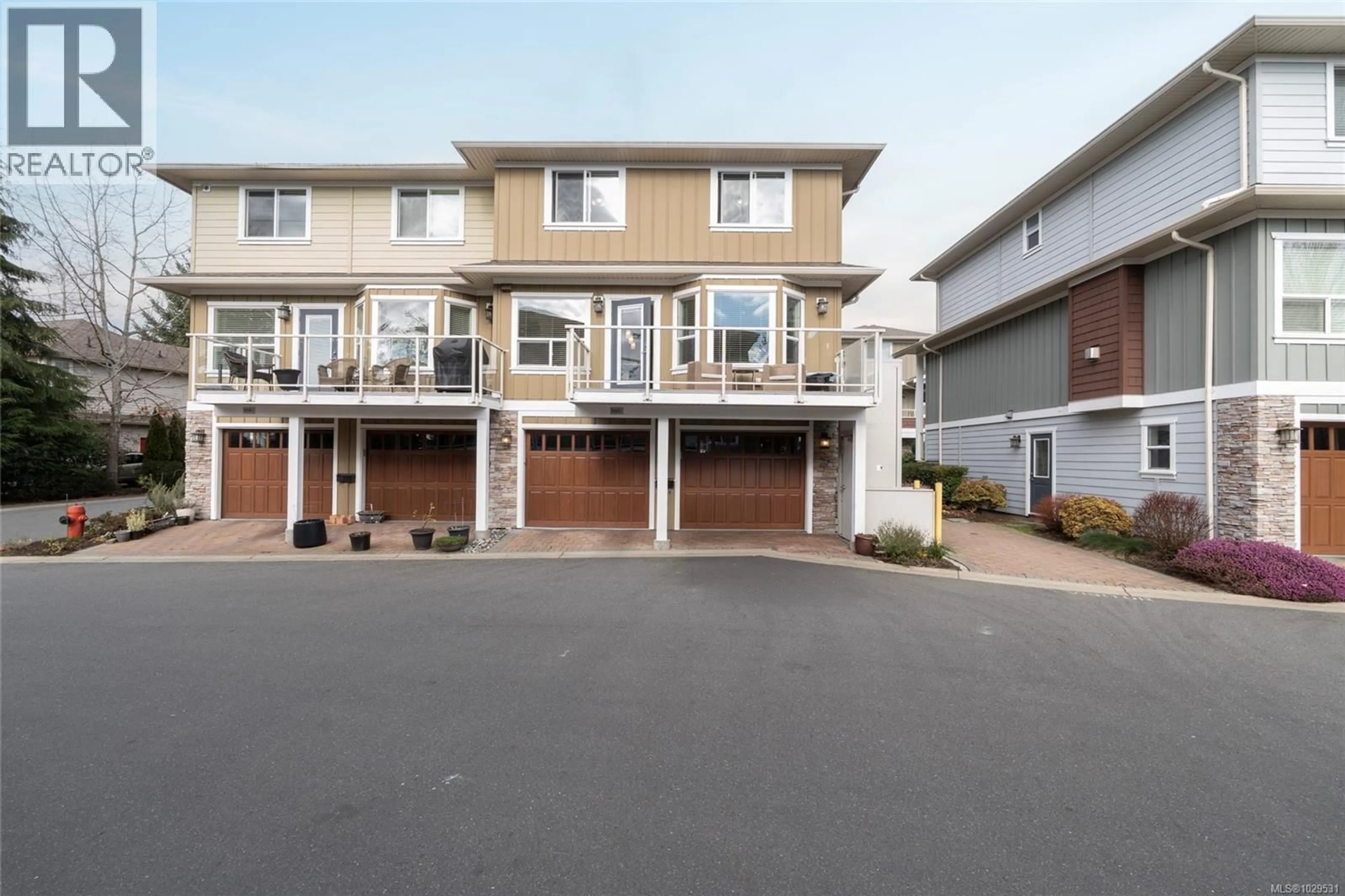 Unknown for 560 HEATHERDALE LANE, Saanich British Columbia V8Z0A4