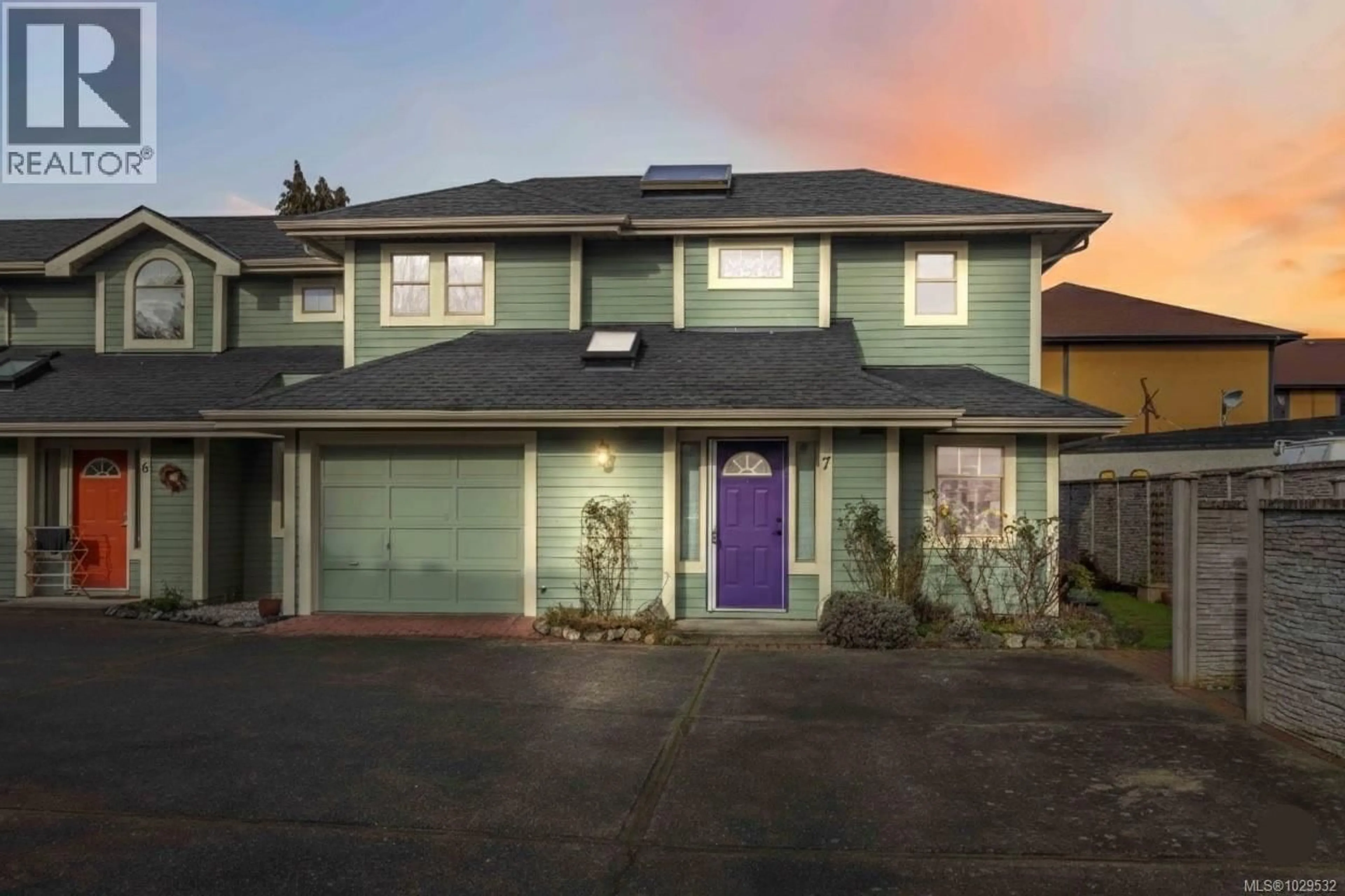 Home with vinyl exterior material, street for 7 - 1060 SUTLEJ STREET, Victoria British Columbia V8V2V8