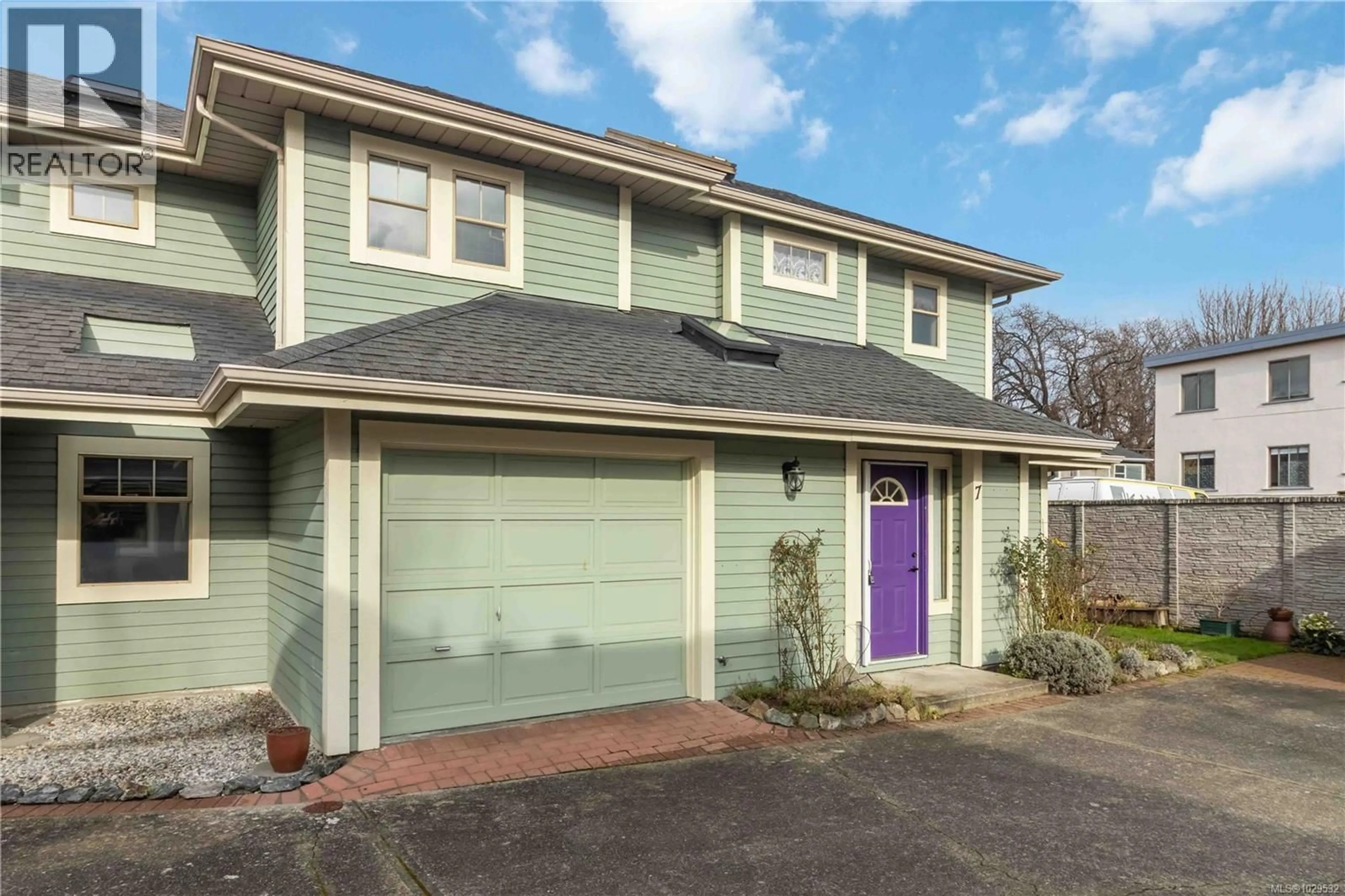 Home with vinyl exterior material, street for 7 - 1060 SUTLEJ STREET, Victoria British Columbia V8V2V8