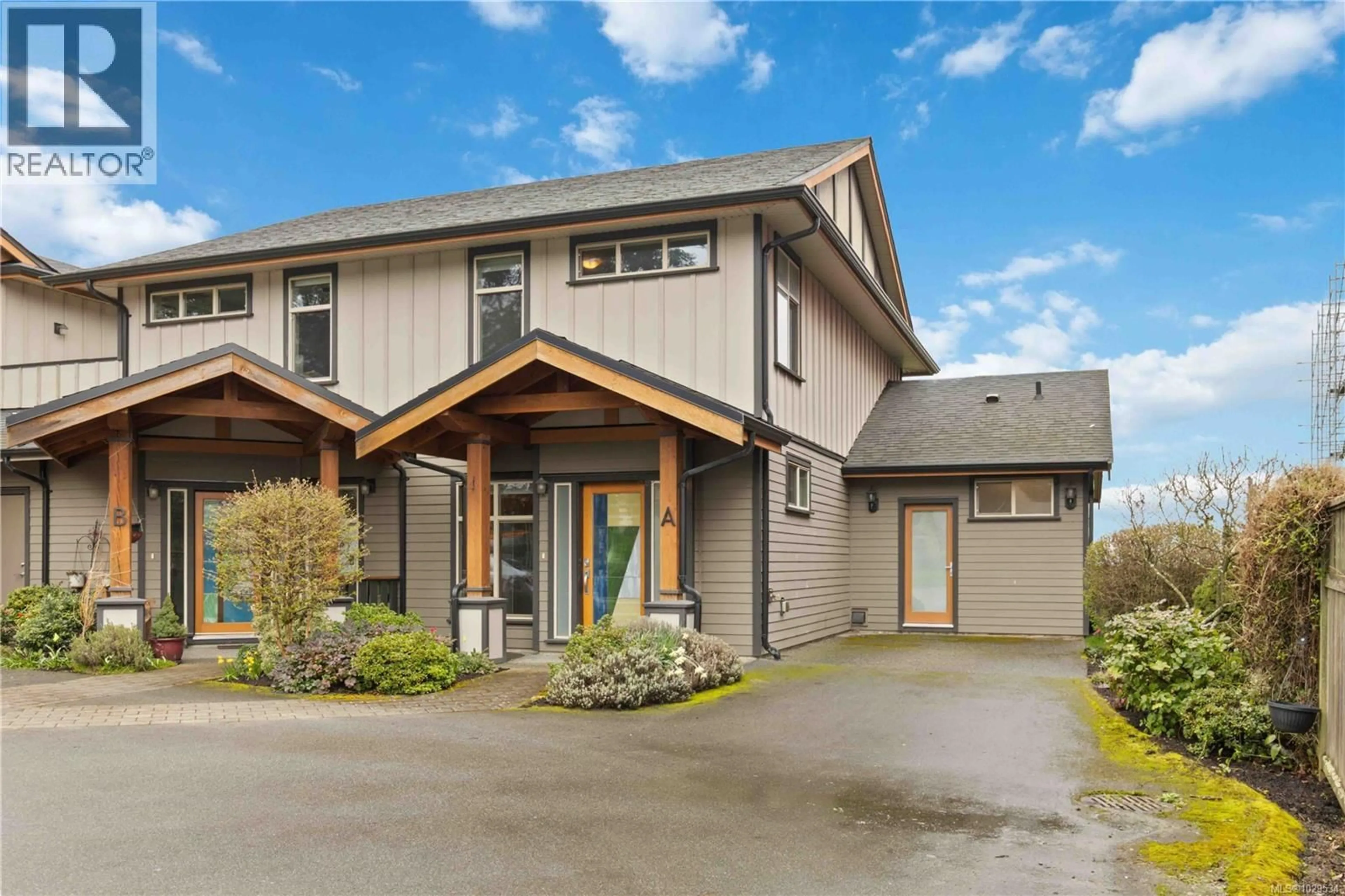 Home with vinyl exterior material, street for A - 7709 EAST SAANICH ROAD, Central Saanich British Columbia V8M1M1