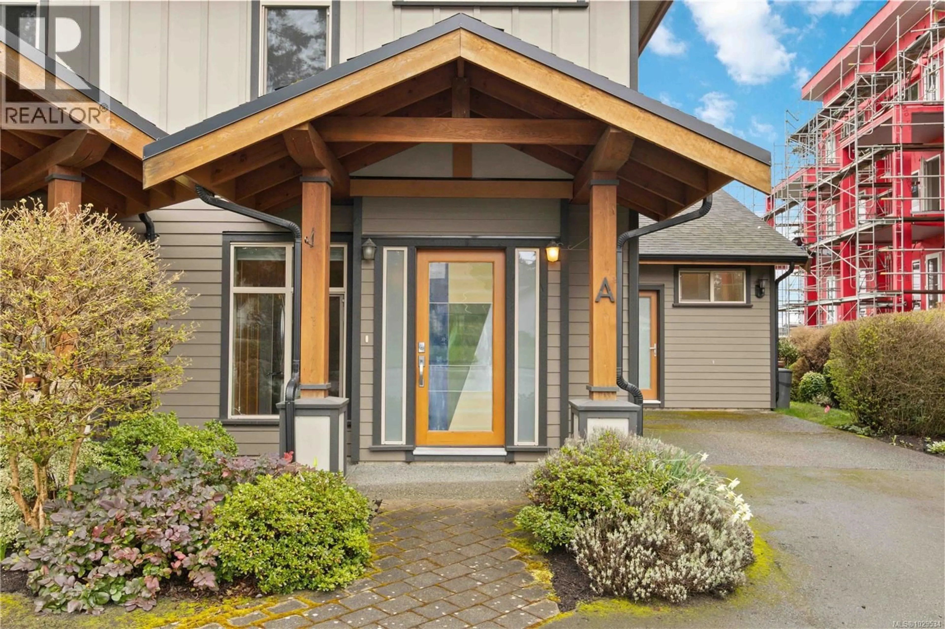 Indoor entryway for A - 7709 EAST SAANICH ROAD, Central Saanich British Columbia V8M1M1