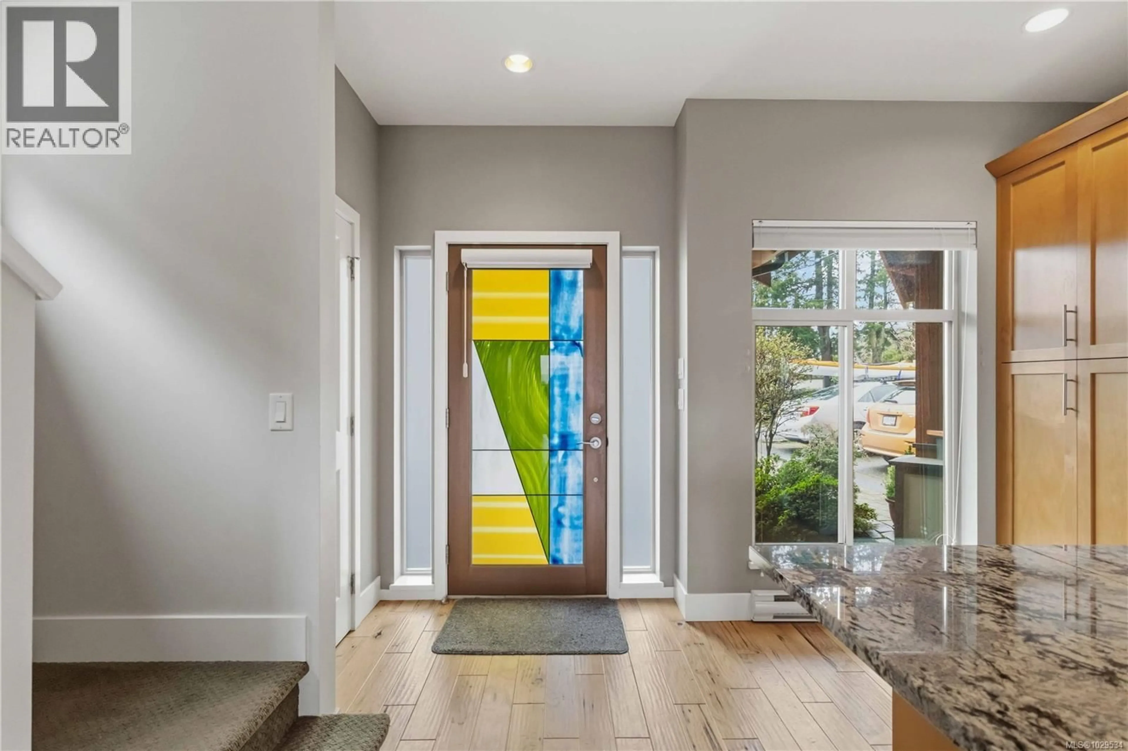 Indoor entryway for A - 7709 EAST SAANICH ROAD, Central Saanich British Columbia V8M1M1